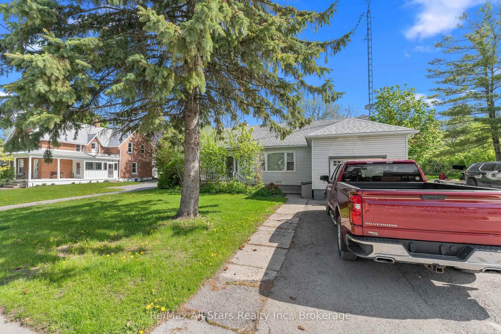 Photo 3 of 29 Francis Street E, Kawartha Lakes, Fenelon Falls — HOMEH