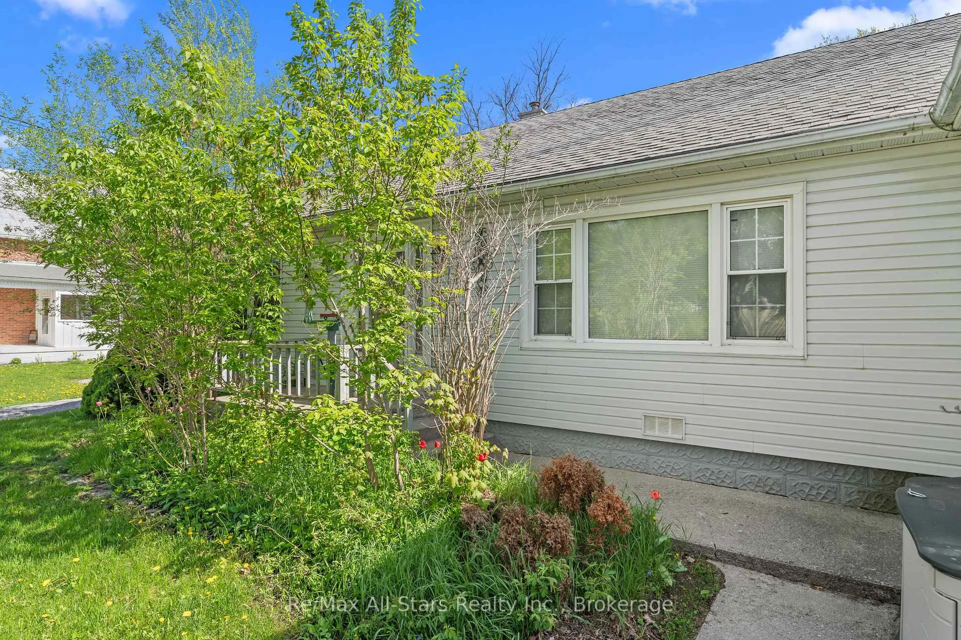 Photo 4 of 29 Francis Street E, Kawartha Lakes, Fenelon Falls — HOMEH