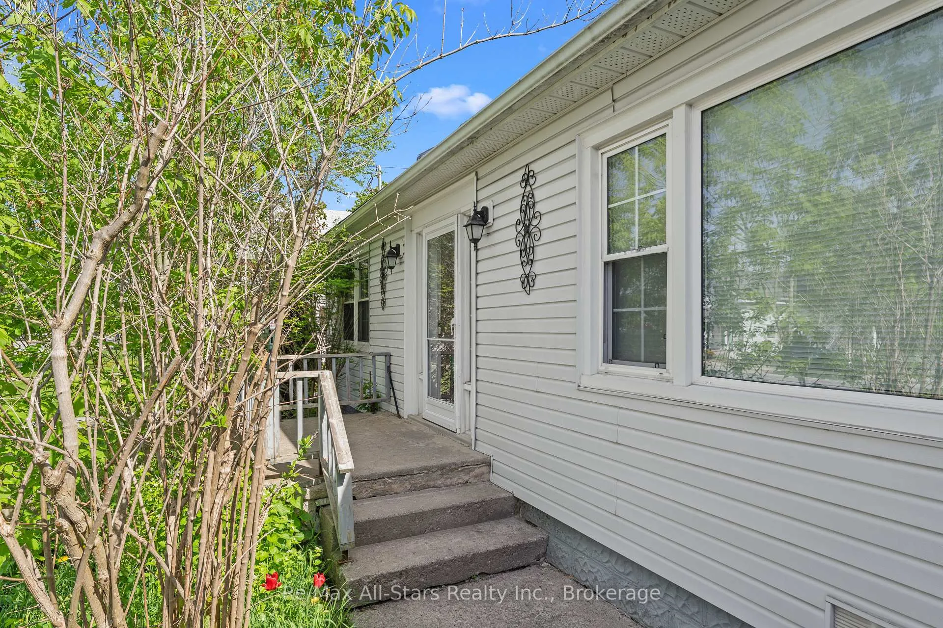 Photo 5 of 29 Francis Street E, Kawartha Lakes, Fenelon Falls — HOMEH