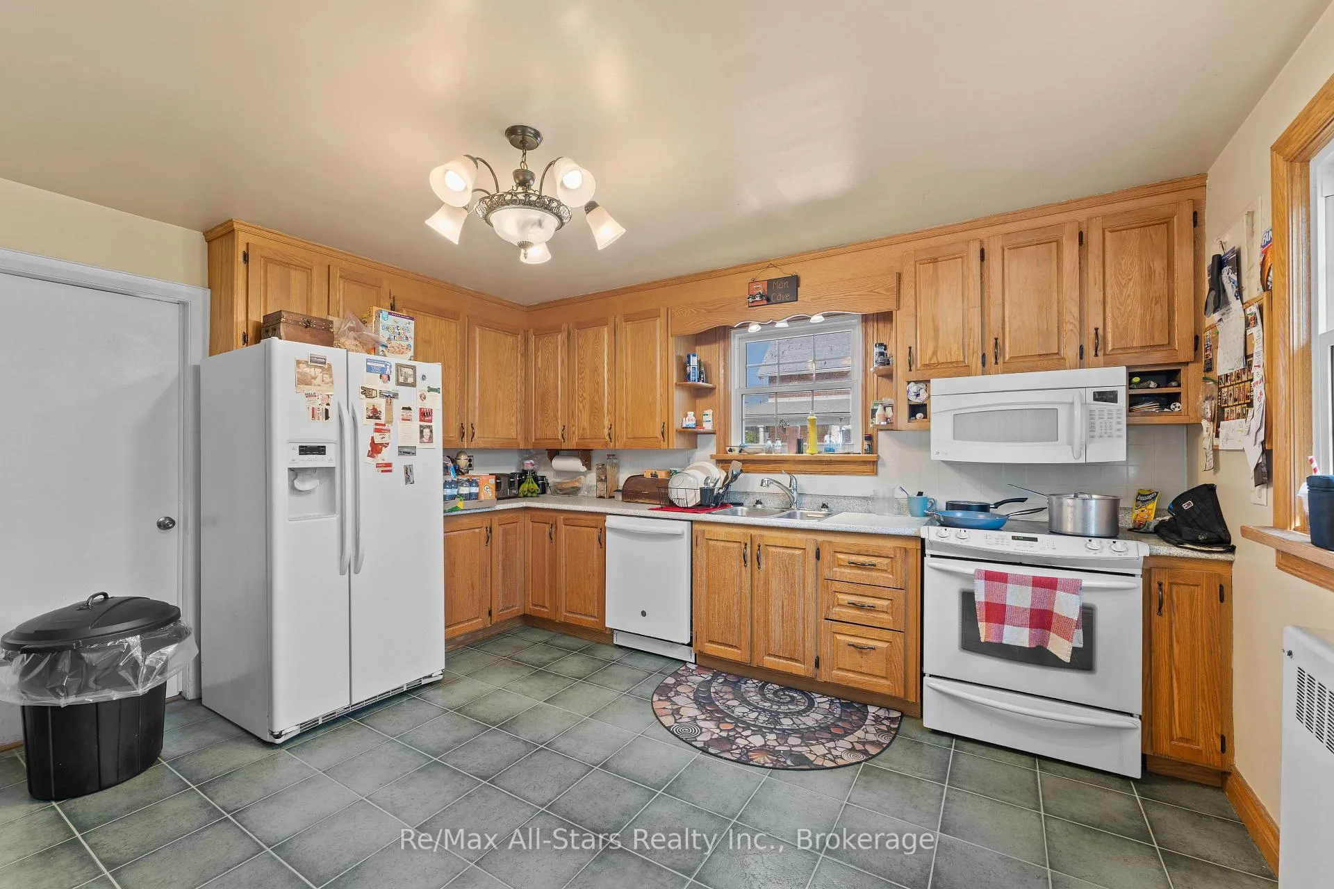 Photo 13 of 29 Francis Street E, Kawartha Lakes, Fenelon Falls — HOMEH