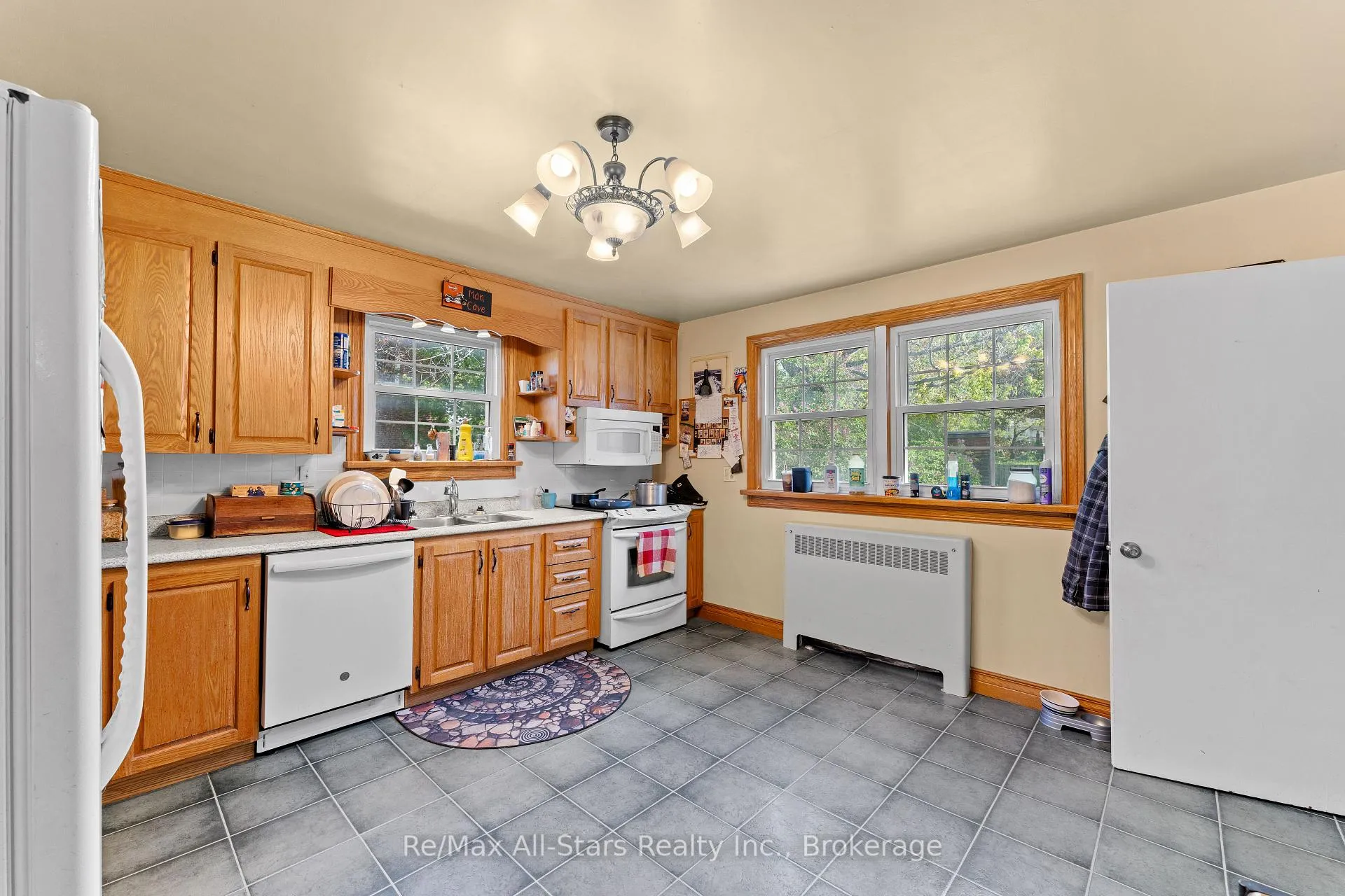Photo 14 of 29 Francis Street E, Kawartha Lakes, Fenelon Falls — HOMEH