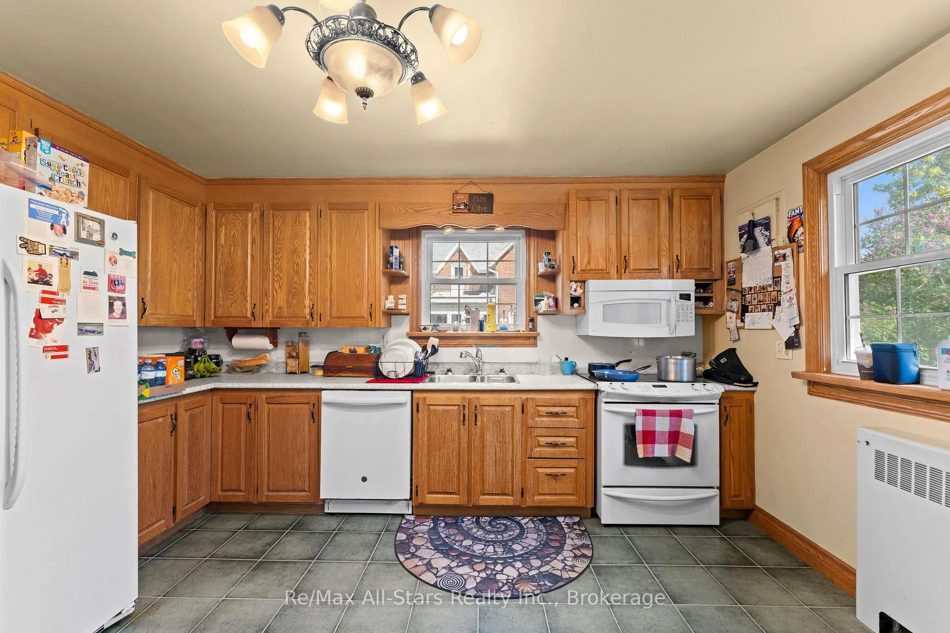 Photo 15 of 29 Francis Street E, Kawartha Lakes, Fenelon Falls — HOMEH