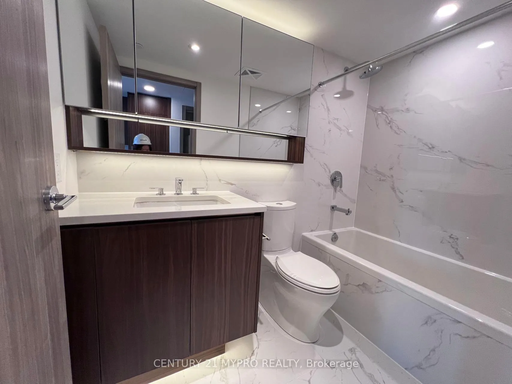 Photo 6 of Unit 3905, 38 Widmer Street, Toronto, Waterfront Communities — HOMEH
