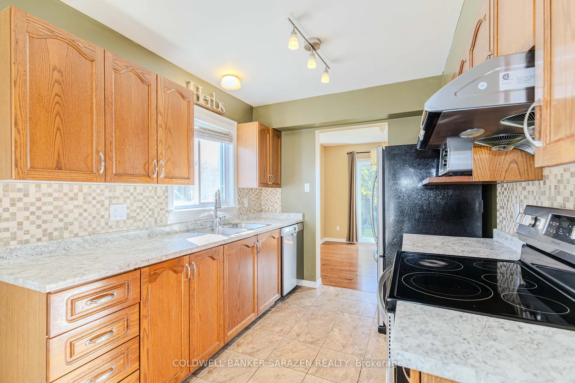Photo 13 of 94 Markland Crescent, Ottawa, Barrhaven East — HOMEH