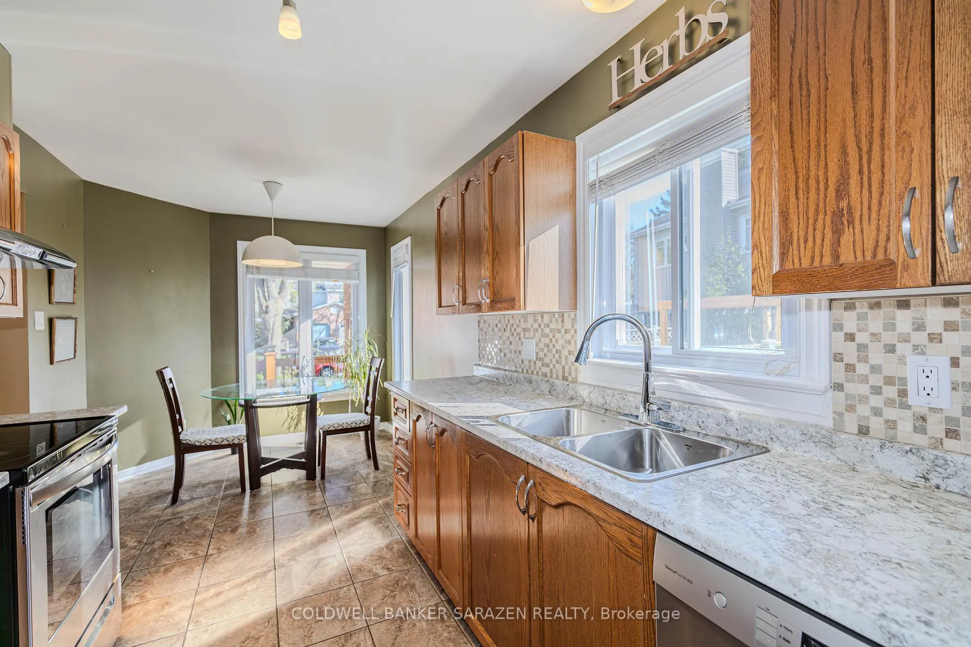 Photo 17 of 94 Markland Crescent, Ottawa, Barrhaven East — HOMEH