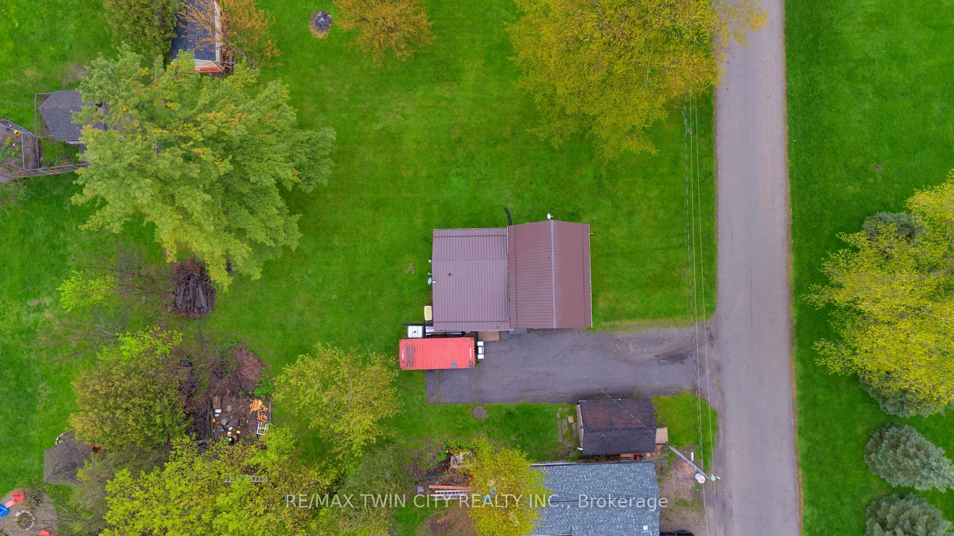 Photo 3 of 43 Ontario Street, Brant, South Dumfries — HOMEH