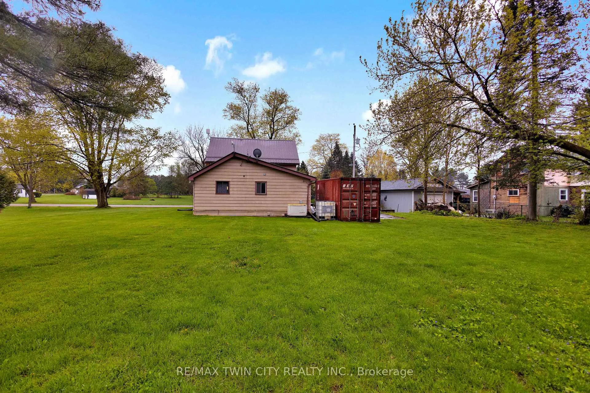 Photo 4 of 43 Ontario Street, Brant, South Dumfries — HOMEH