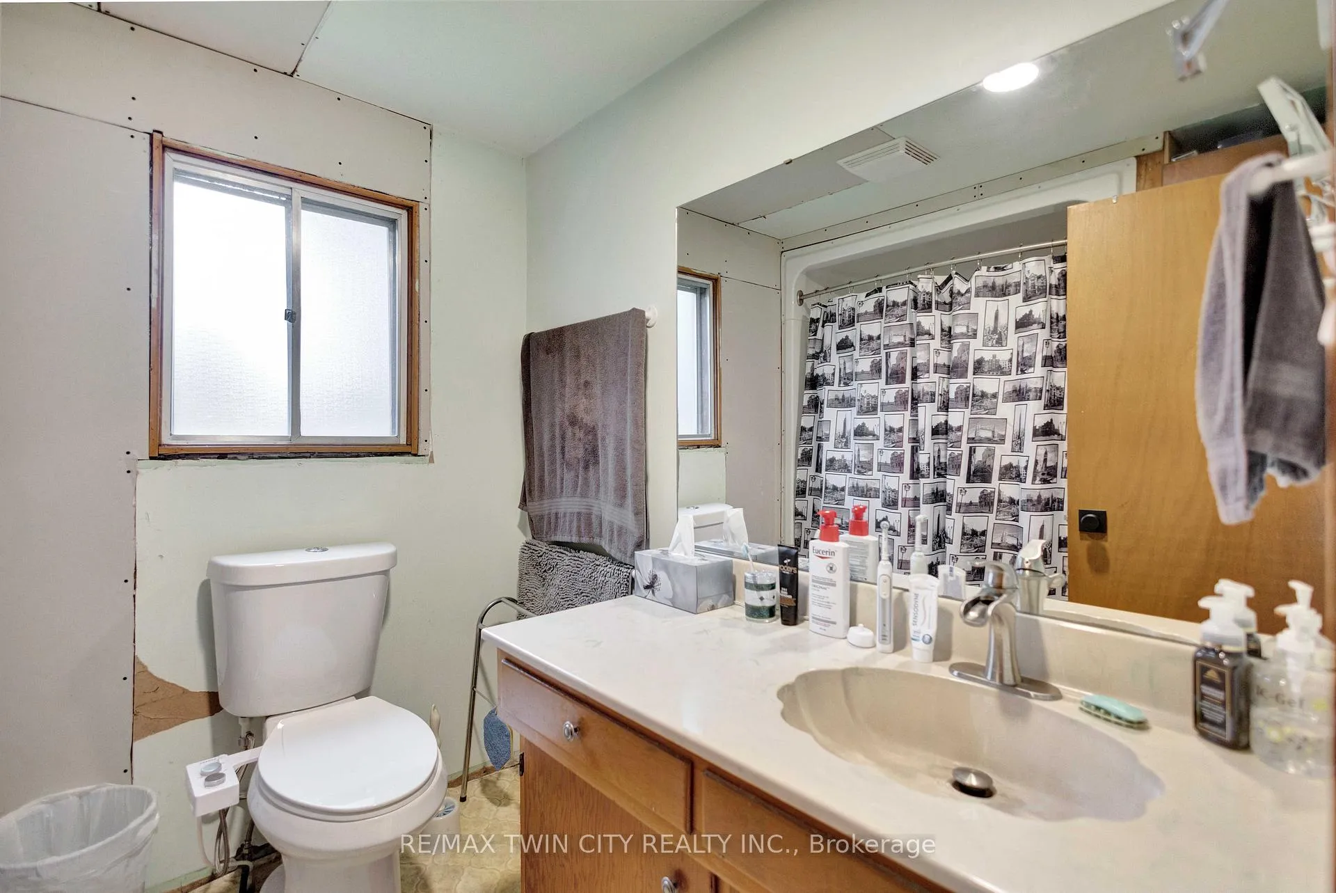 Photo 10 of 43 Ontario Street, Brant, South Dumfries — HOMEH