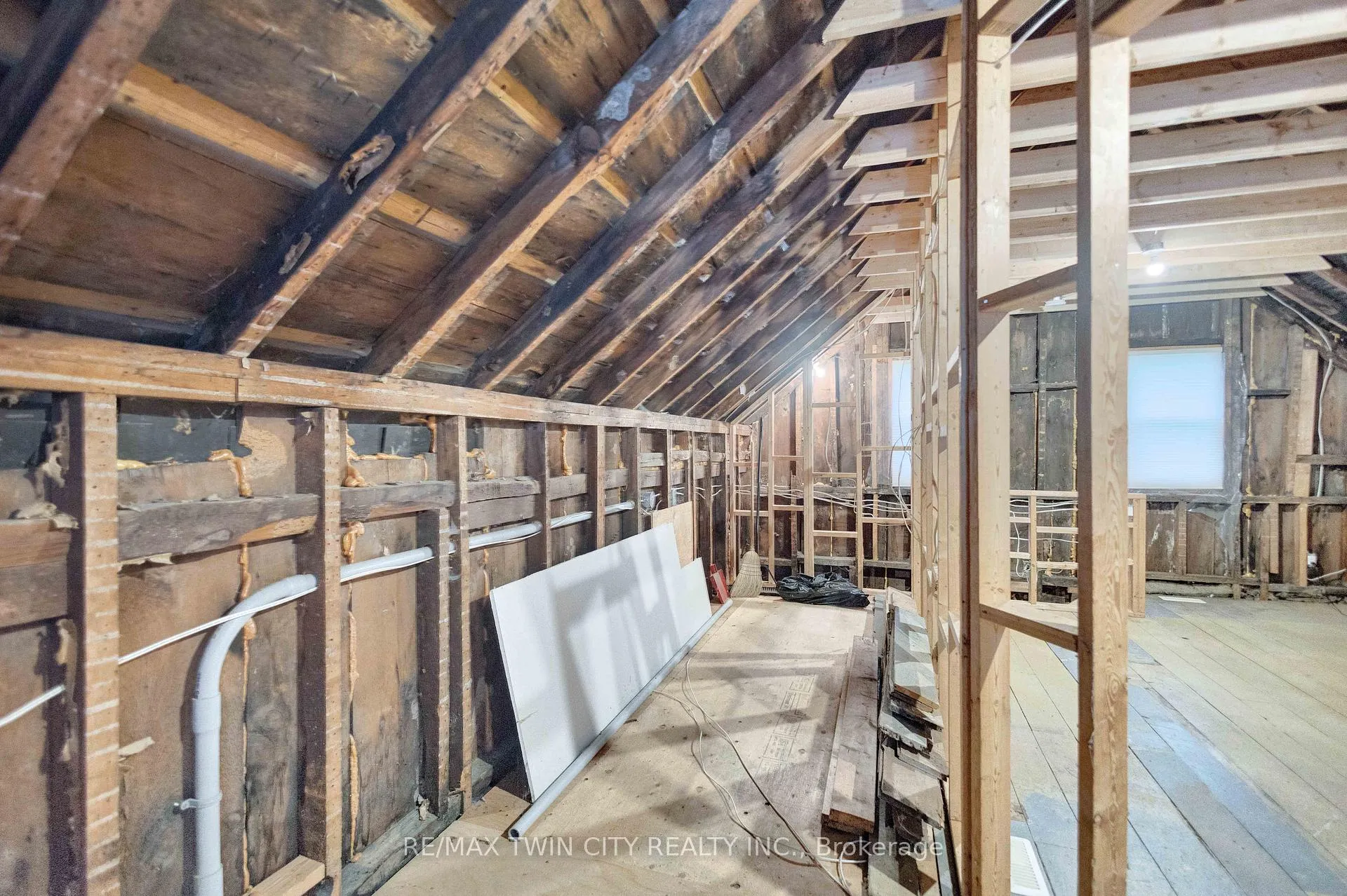 Photo 12 of 43 Ontario Street, Brant, South Dumfries — HOMEH