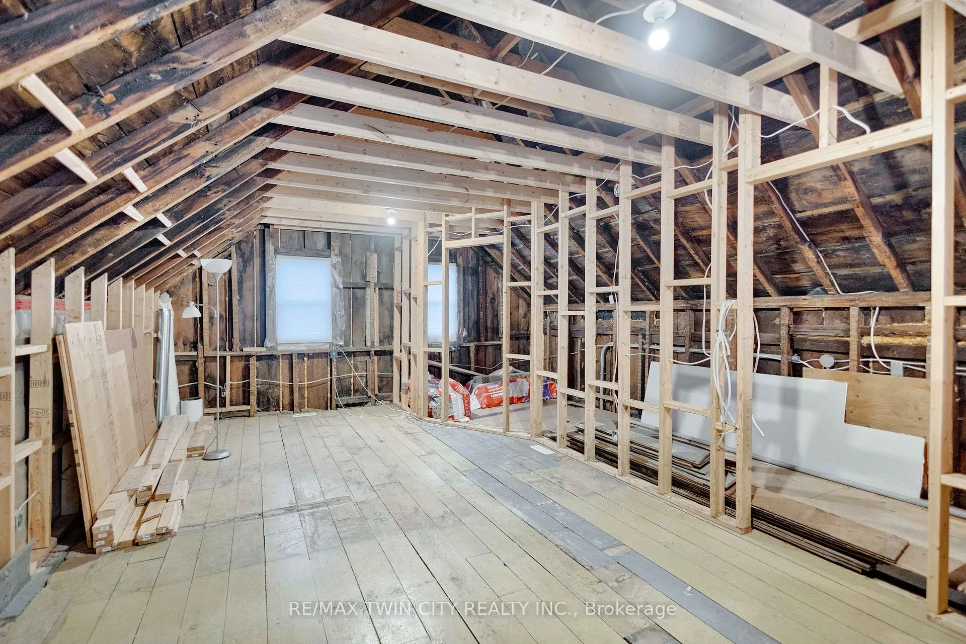 Photo 13 of 43 Ontario Street, Brant, South Dumfries — HOMEH