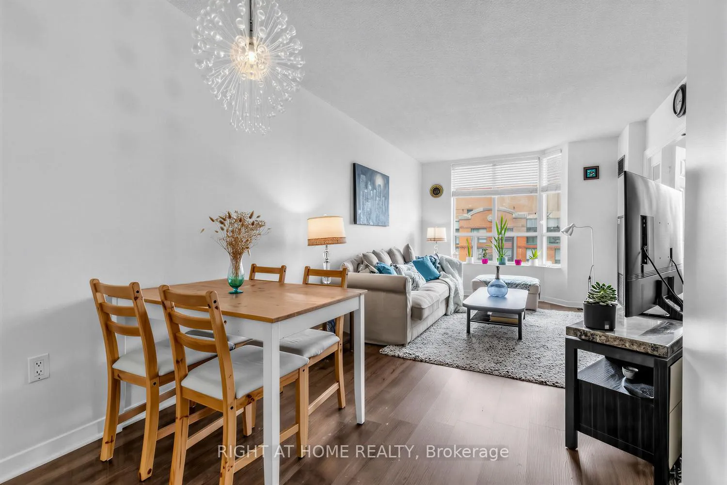 Photo 2 of Unit 804, 284 Bloor Street W, Toronto, The Annex — HOMEH