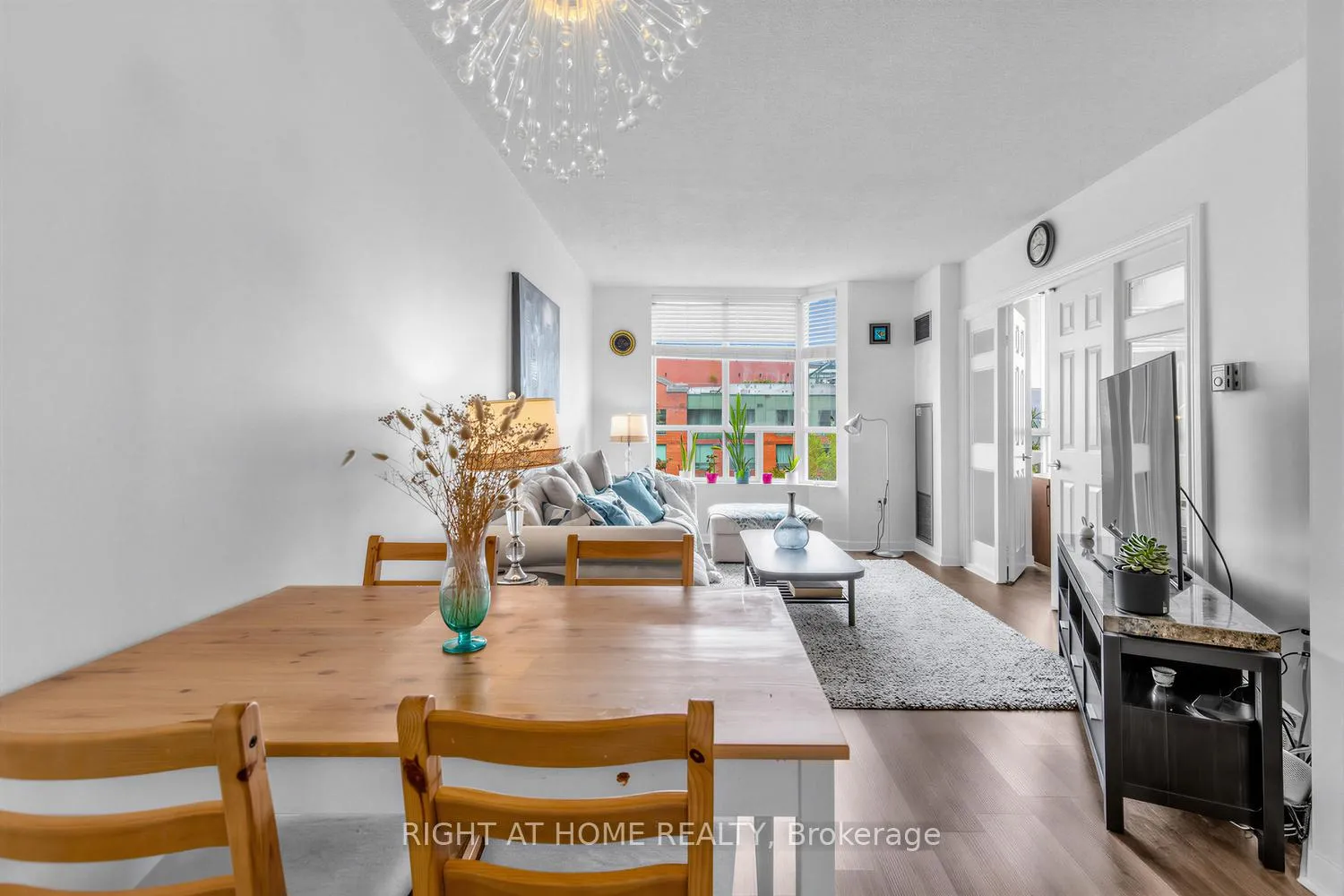 Photo 3 of Unit 804, 284 Bloor Street W, Toronto, The Annex — HOMEH