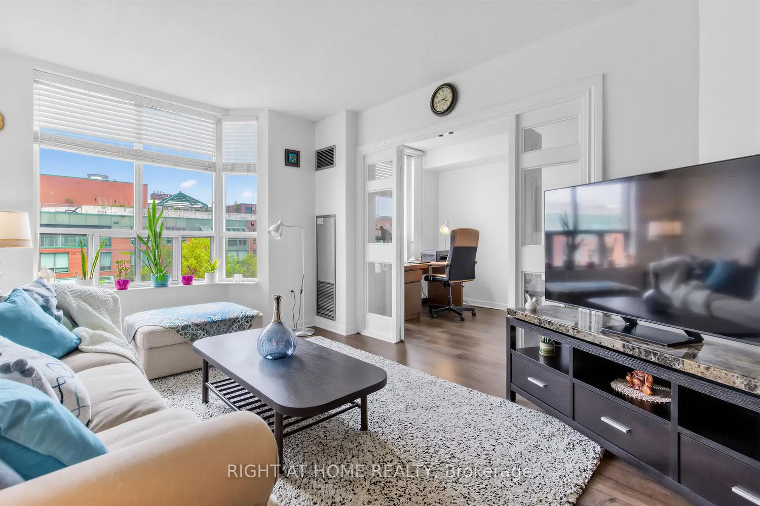 Photo 4 of Unit 804, 284 Bloor Street W, Toronto, The Annex — HOMEH