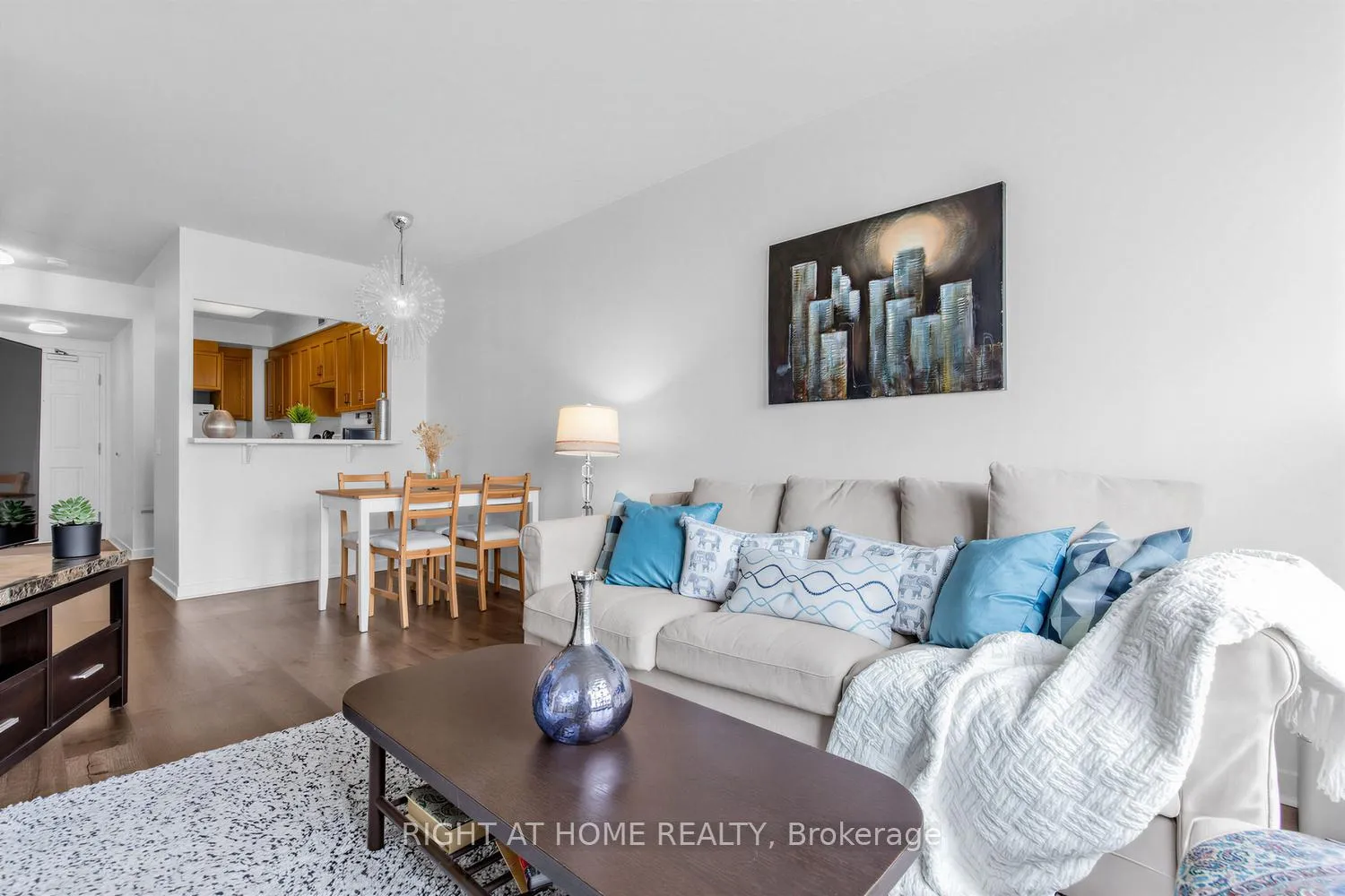 Photo 6 of Unit 804, 284 Bloor Street W, Toronto, The Annex — HOMEH