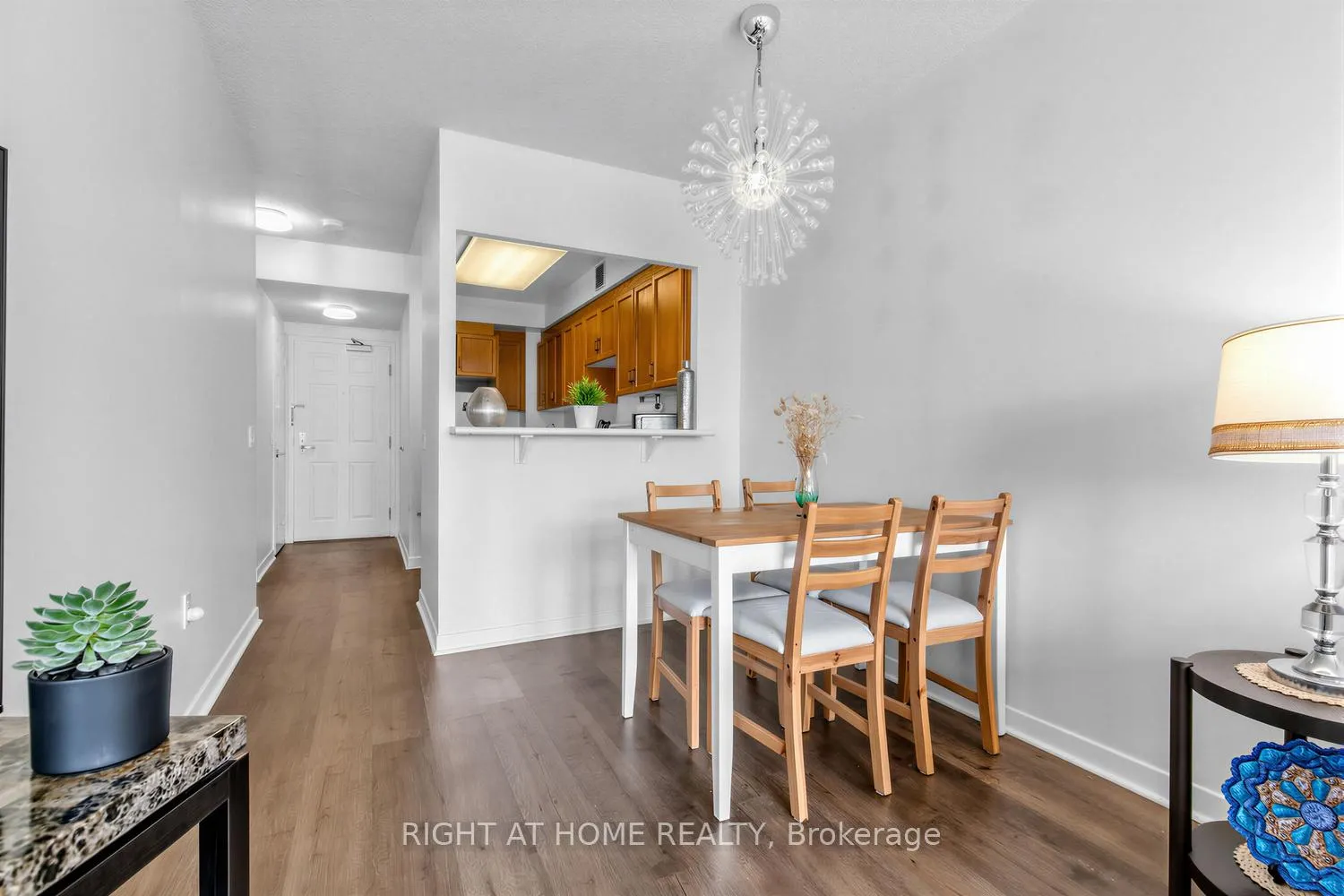 Photo 7 of Unit 804, 284 Bloor Street W, Toronto, The Annex — HOMEH