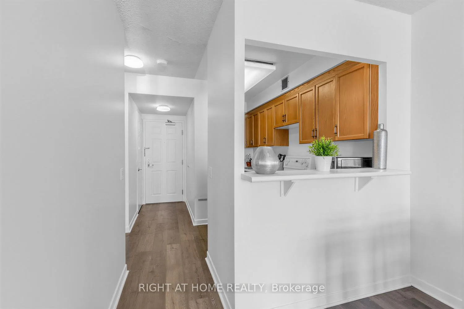 Photo 8 of Unit 804, 284 Bloor Street W, Toronto, The Annex — HOMEH