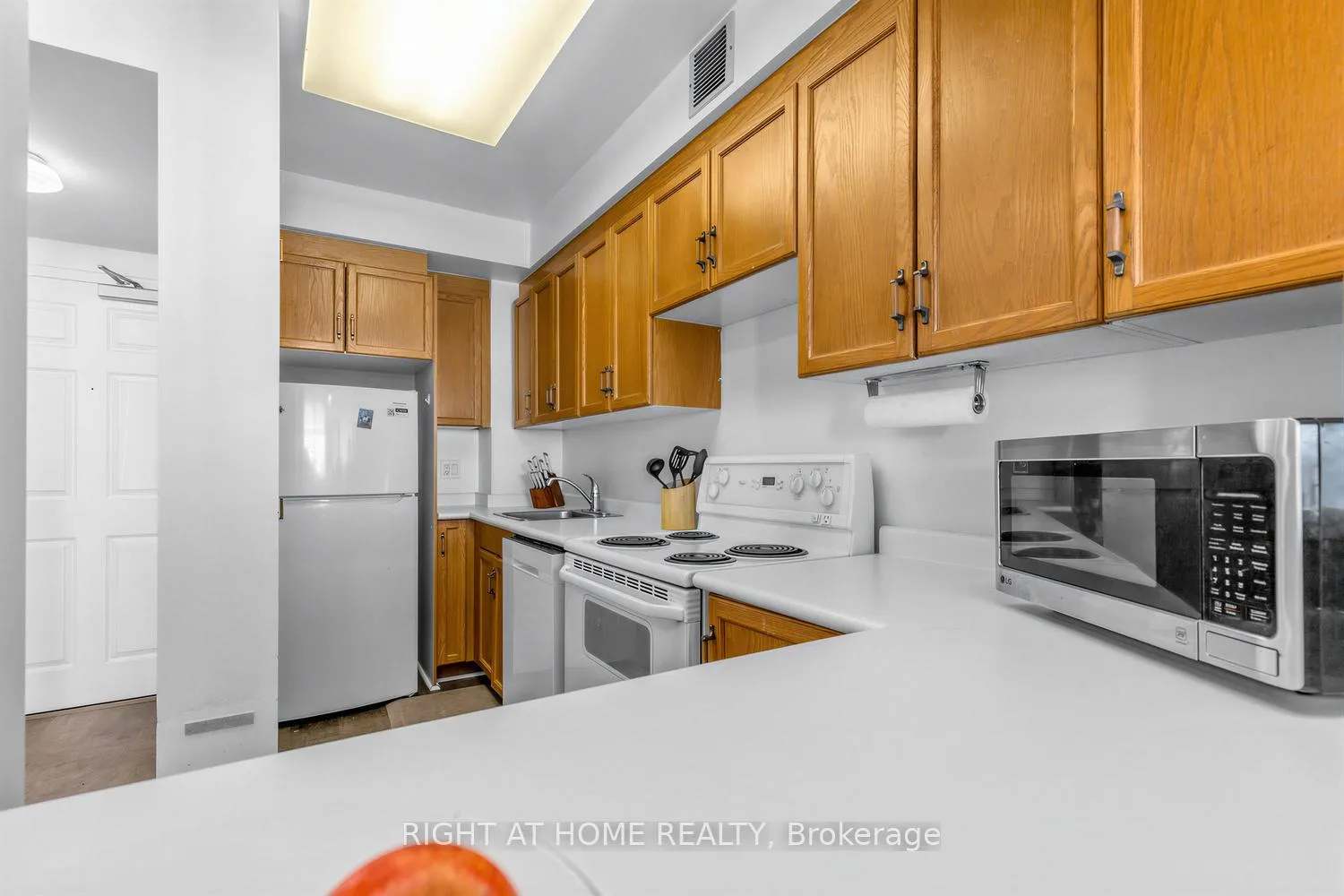 Photo 9 of Unit 804, 284 Bloor Street W, Toronto, The Annex — HOMEH
