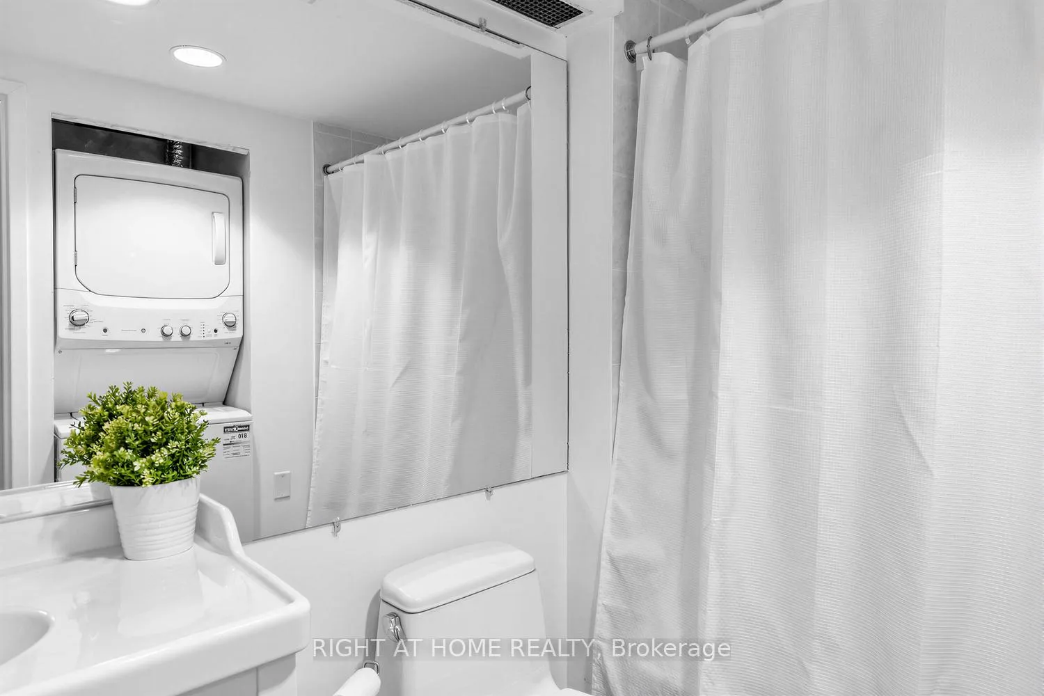 Photo 16 of Unit 804, 284 Bloor Street W, Toronto, The Annex — HOMEH