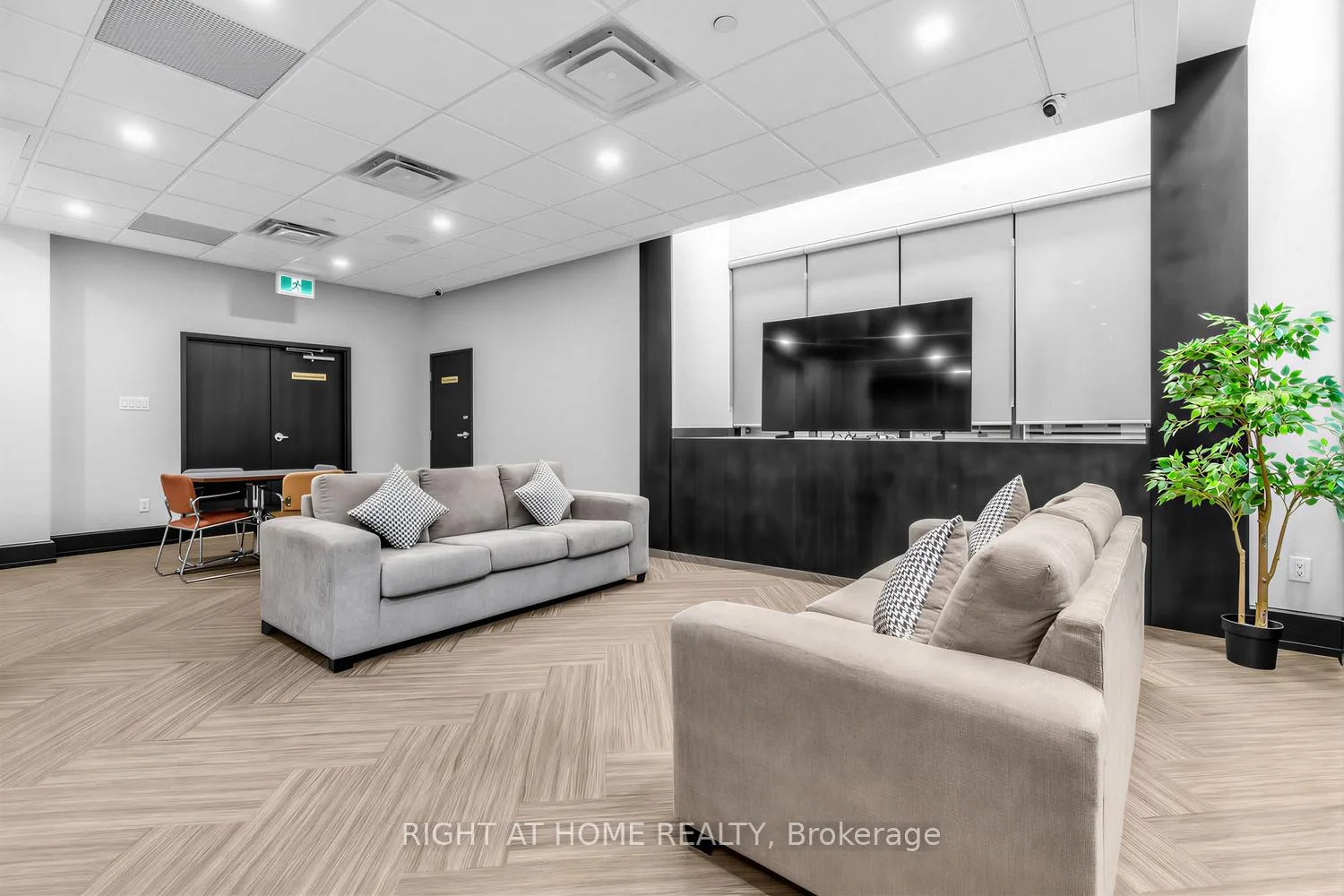 Photo 20 of Unit 804, 284 Bloor Street W, Toronto, The Annex — HOMEH