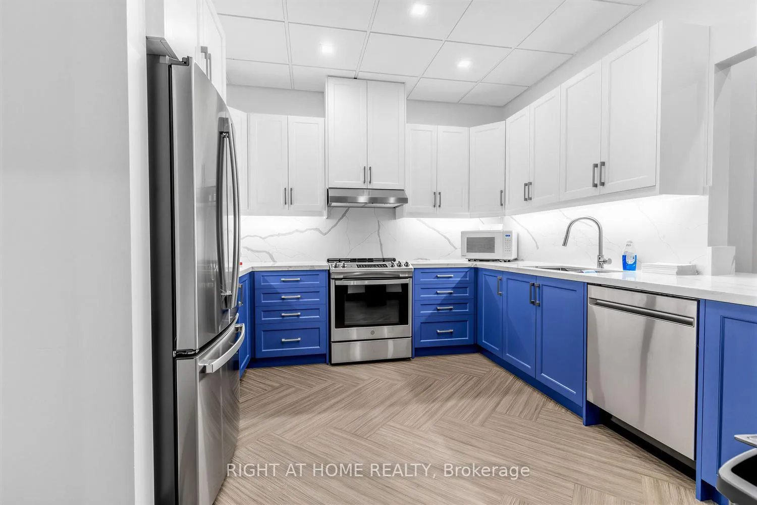 Photo 22 of Unit 804, 284 Bloor Street W, Toronto, The Annex — HOMEH