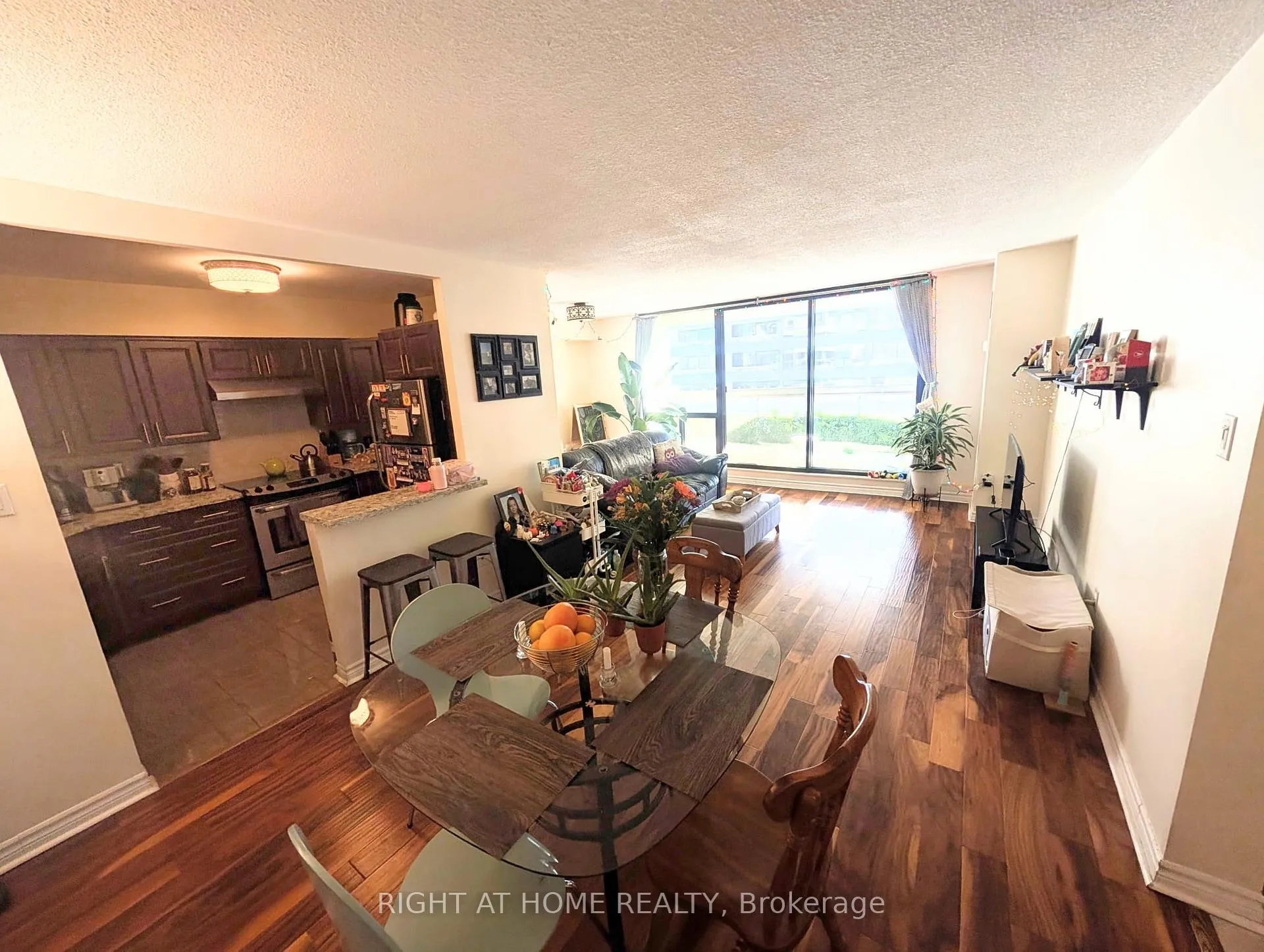 Photo 4 of Unit 607, 80 Quebec Avenue, Toronto, High Park North — HOMEH