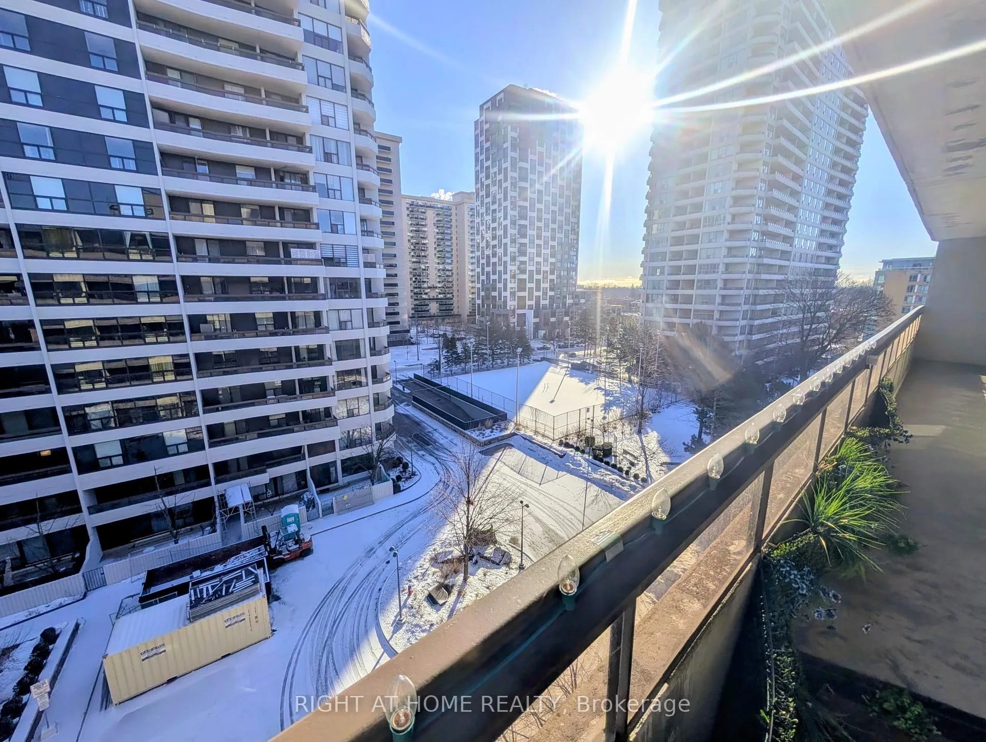 Photo 5 of Unit 607, 80 Quebec Avenue, Toronto, High Park North — HOMEH