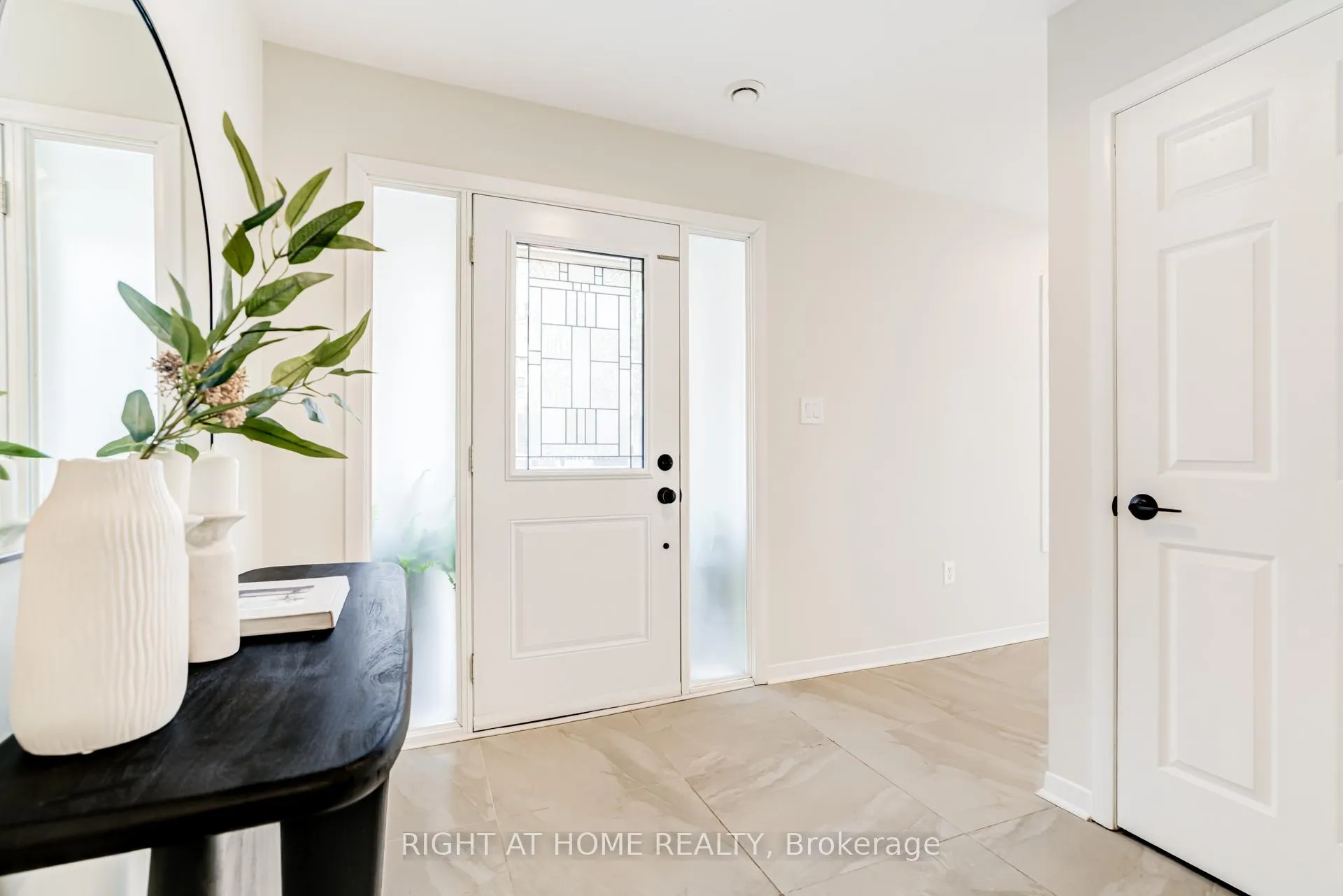 Photo 4 of Unit 88, 1250 St.Martins Drive, Pickering, Bay Ridges — HOMEH