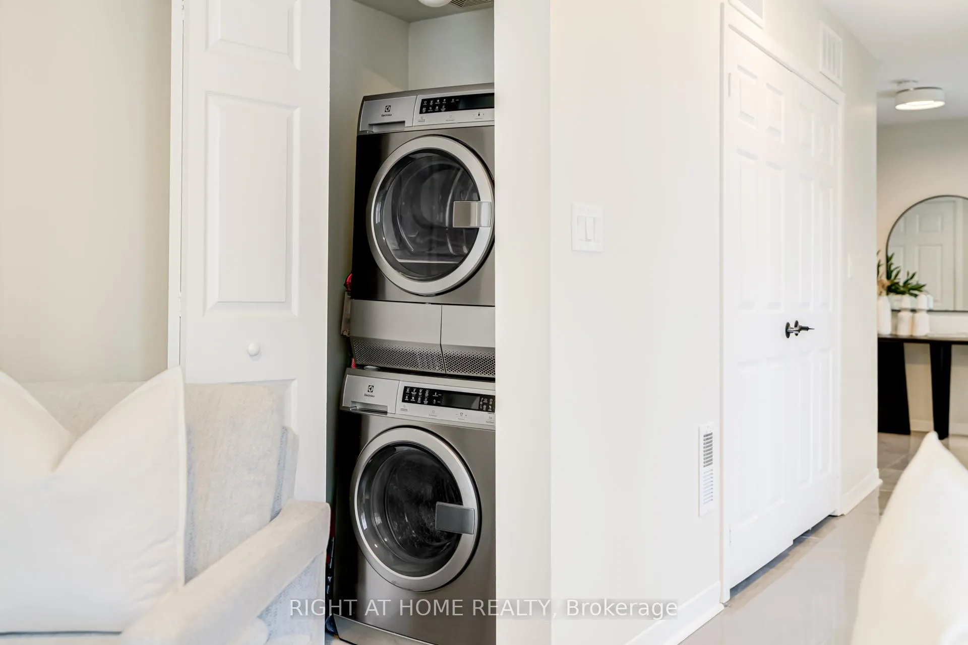 Photo 7 of Unit 88, 1250 St.Martins Drive, Pickering, Bay Ridges — HOMEH