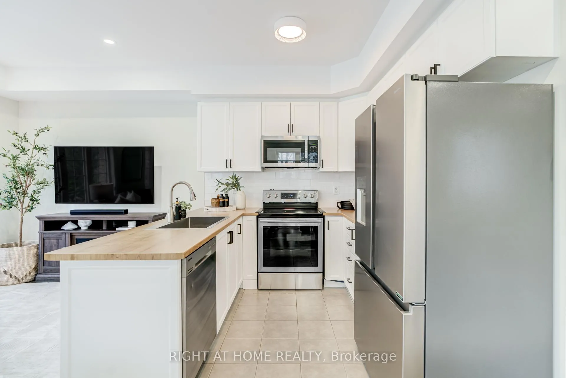 Photo 12 of Unit 88, 1250 St.Martins Drive, Pickering, Bay Ridges — HOMEH