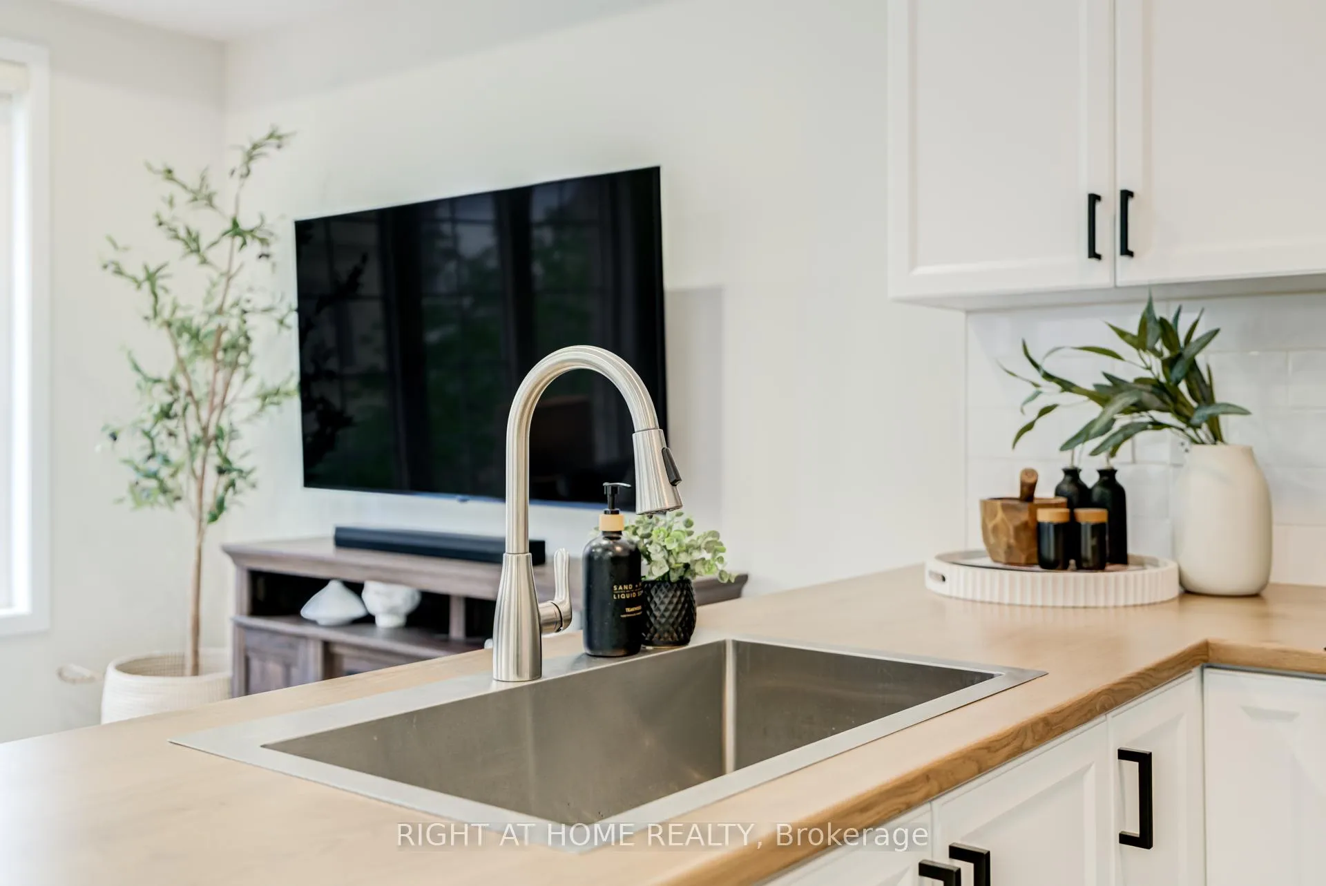 Photo 15 of Unit 88, 1250 St.Martins Drive, Pickering, Bay Ridges — HOMEH