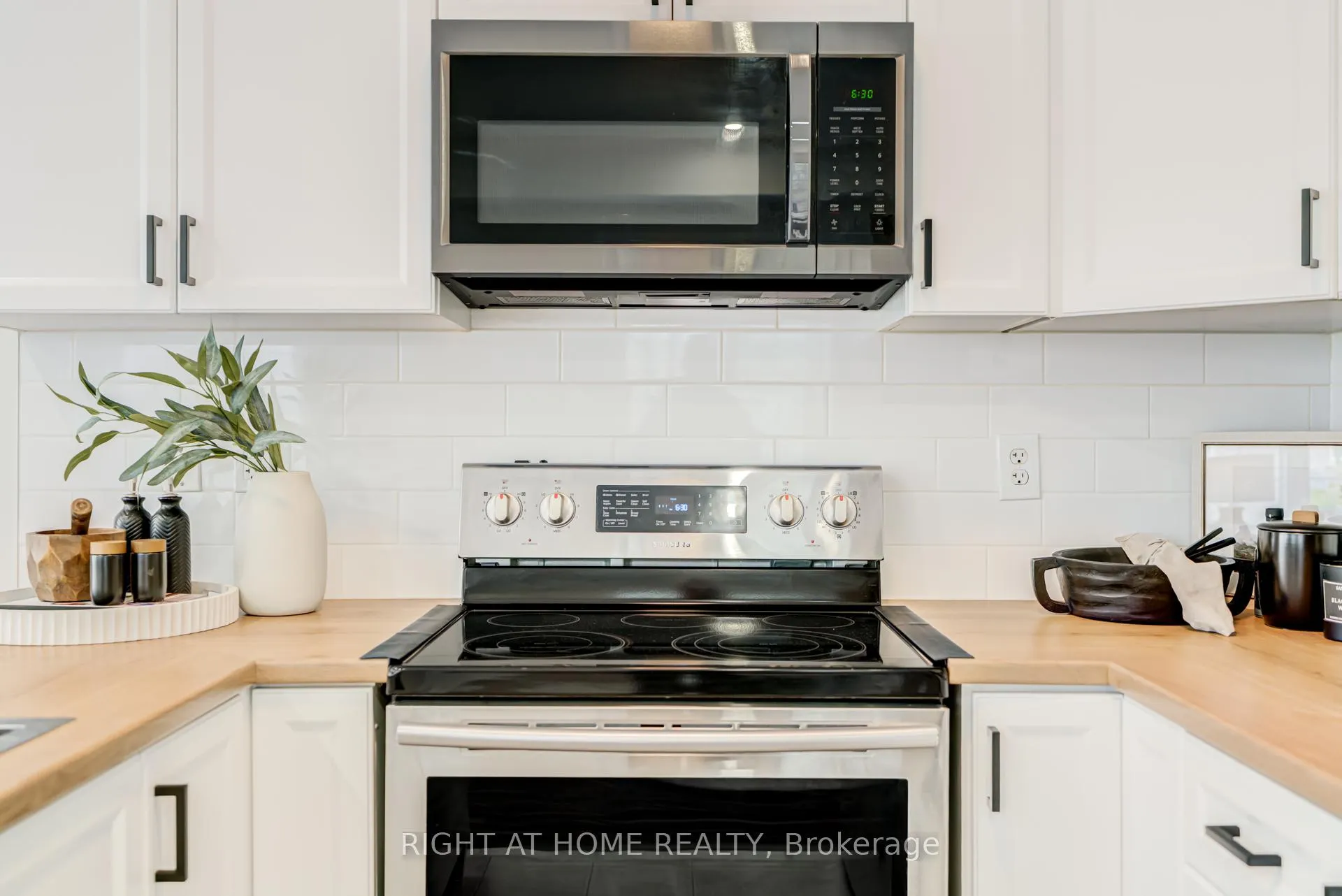 Photo 16 of Unit 88, 1250 St.Martins Drive, Pickering, Bay Ridges — HOMEH