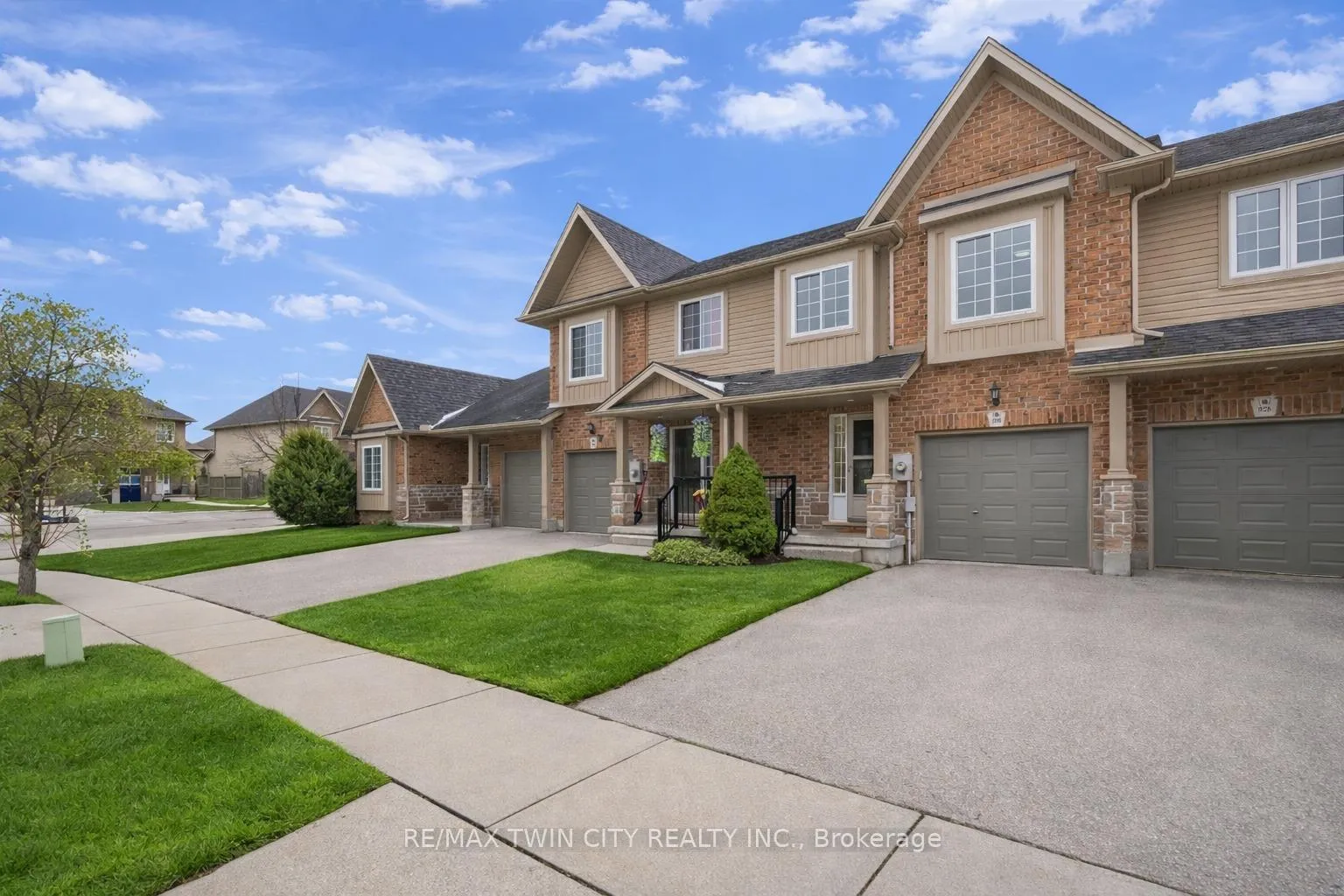 Photo 1 of 930 Zeller Crescent, Kitchener — HOMEH