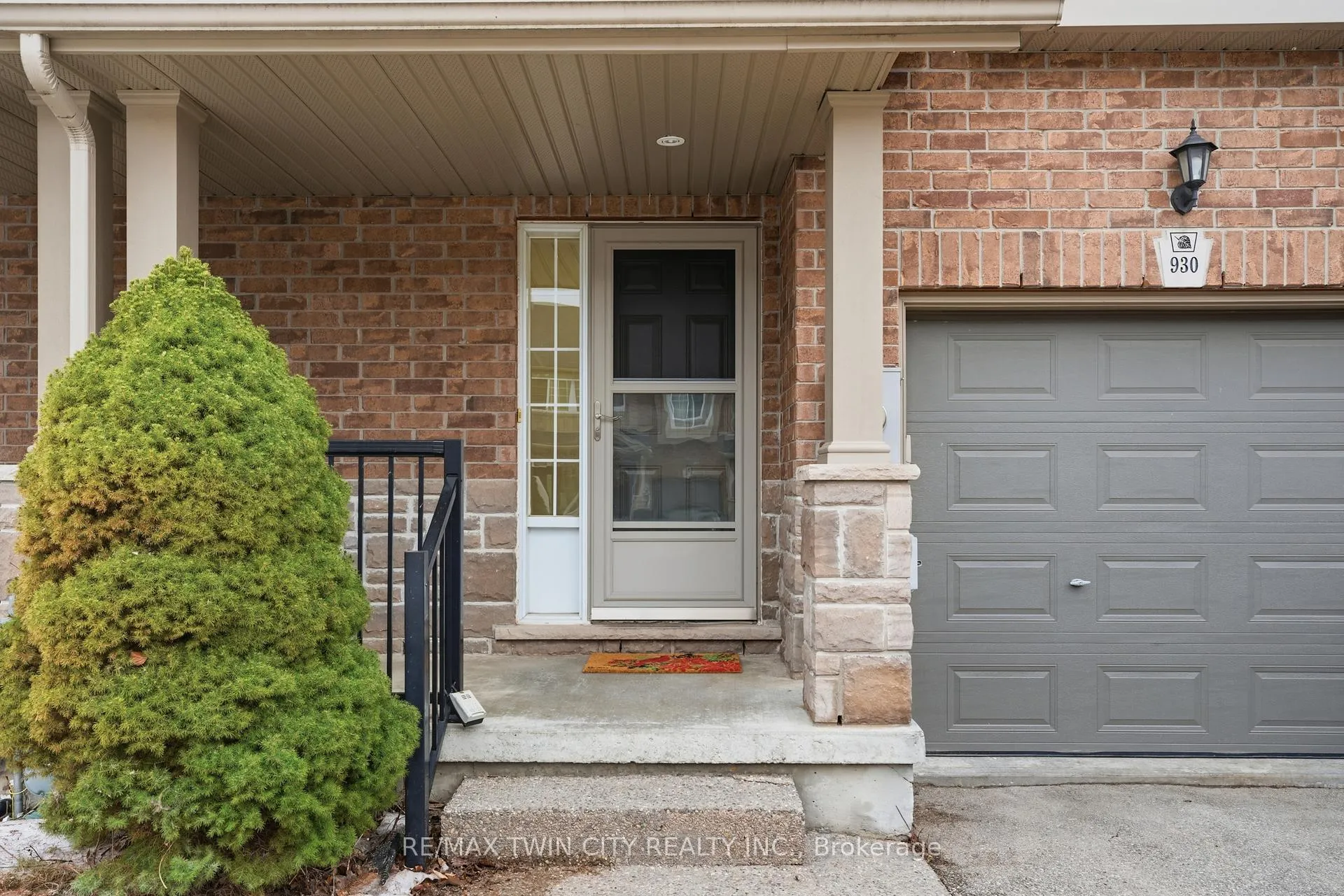 Photo 3 of 930 Zeller Crescent, Kitchener — HOMEH