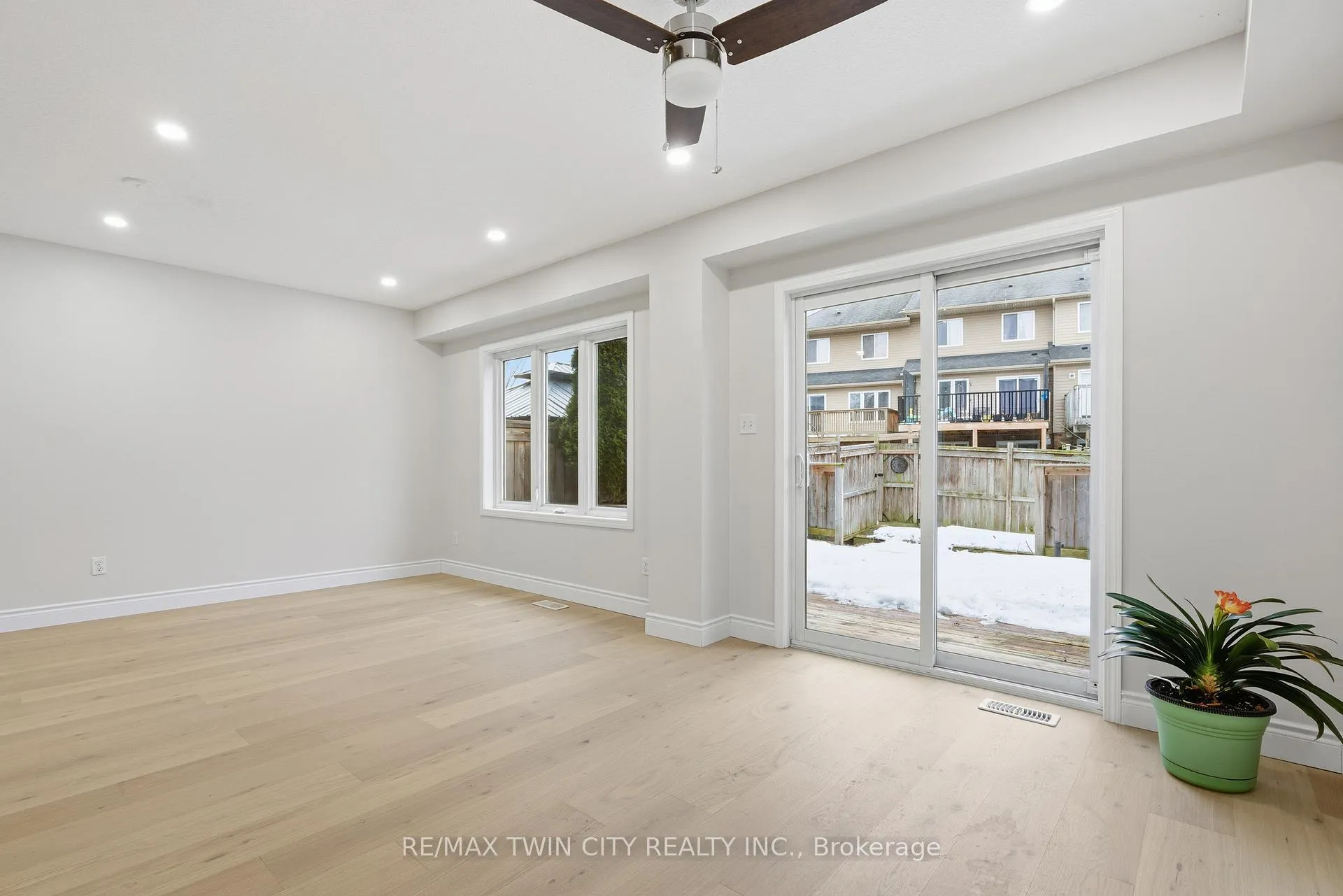Photo 6 of 930 Zeller Crescent, Kitchener — HOMEH