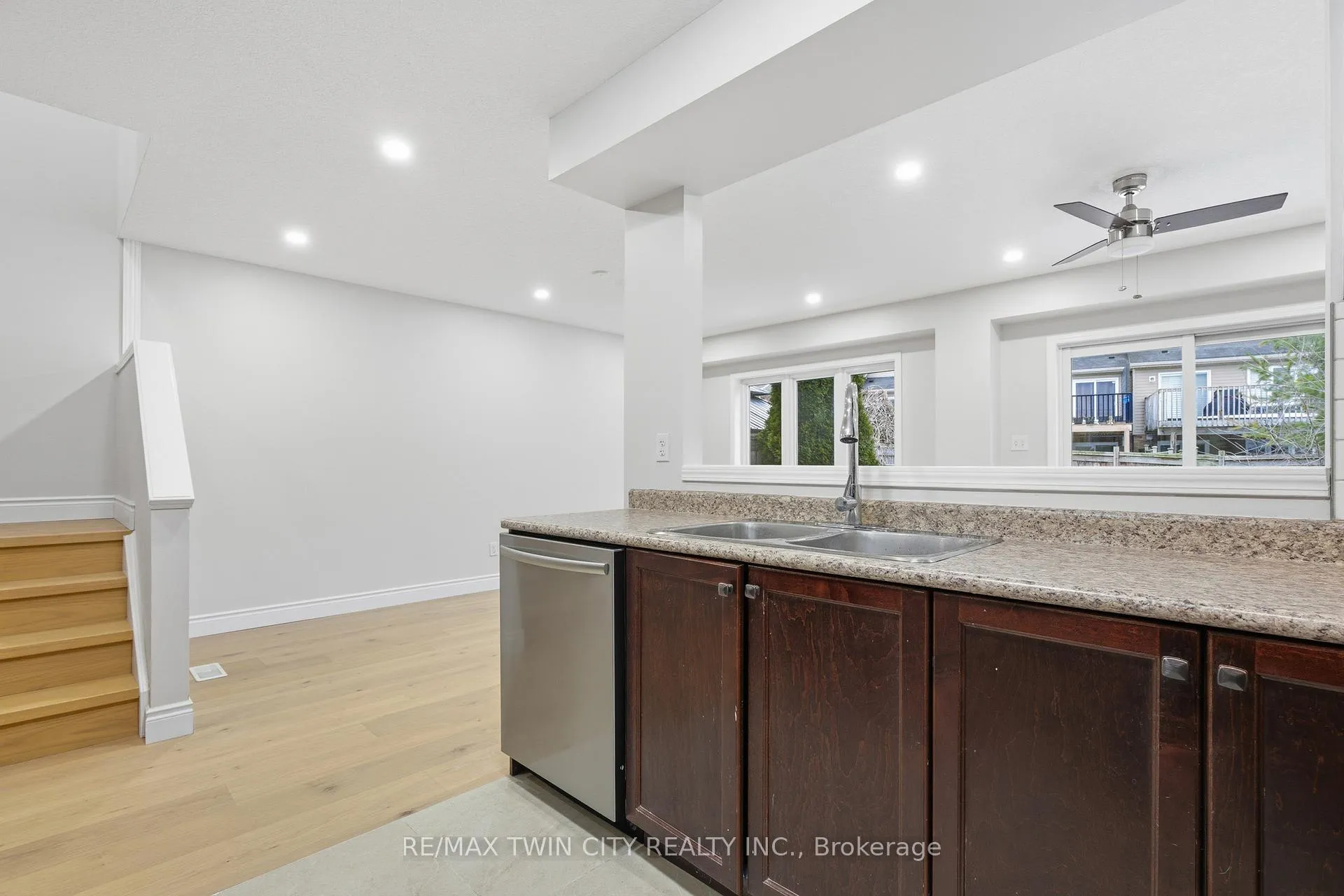 Photo 11 of 930 Zeller Crescent, Kitchener — HOMEH