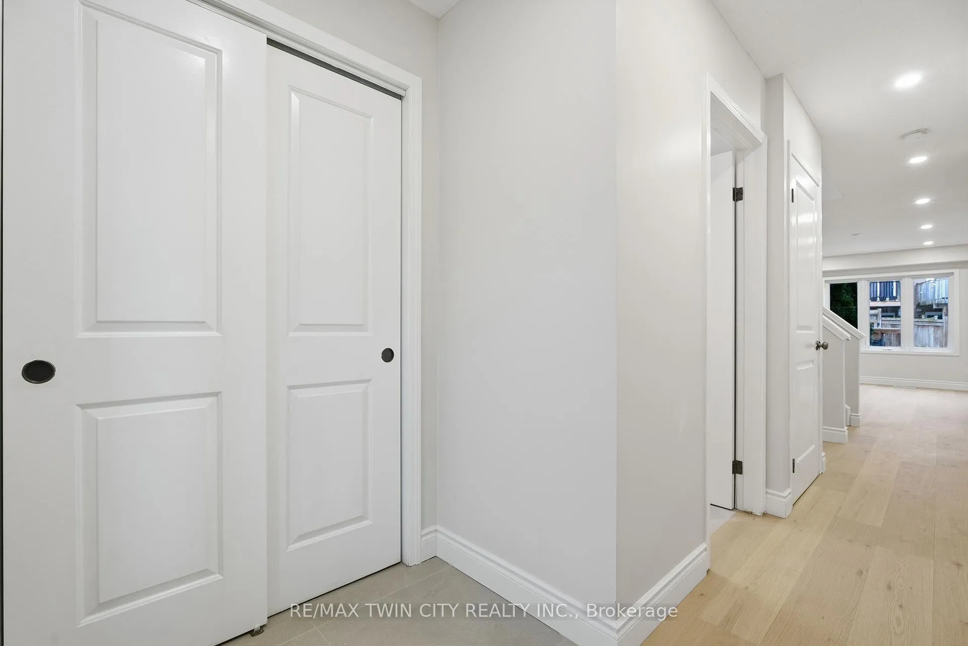 Photo 13 of 930 Zeller Crescent, Kitchener — HOMEH