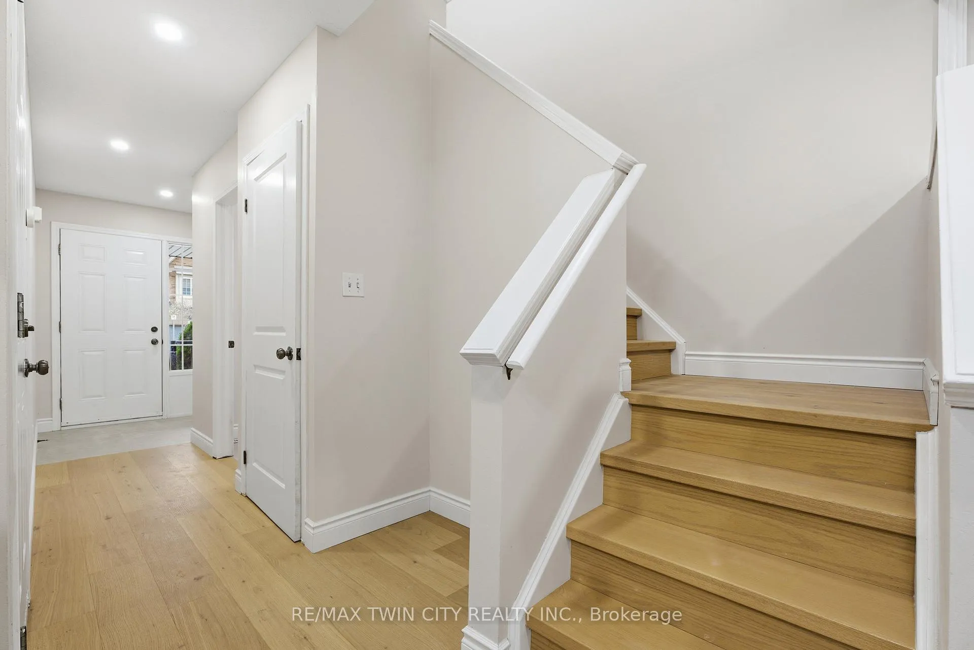 Photo 14 of 930 Zeller Crescent, Kitchener — HOMEH