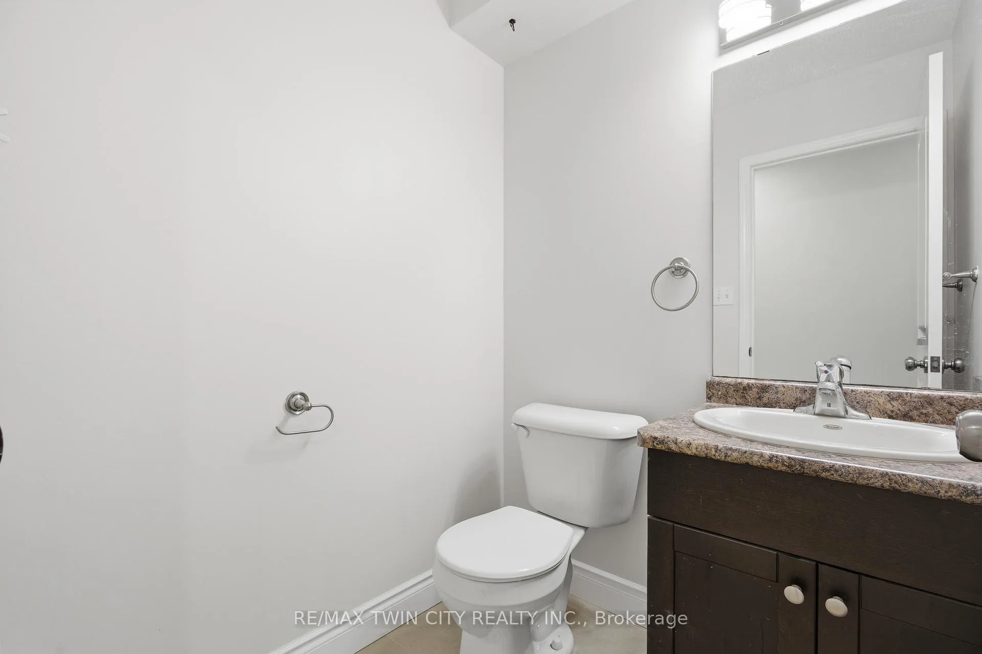 Photo 15 of 930 Zeller Crescent, Kitchener — HOMEH