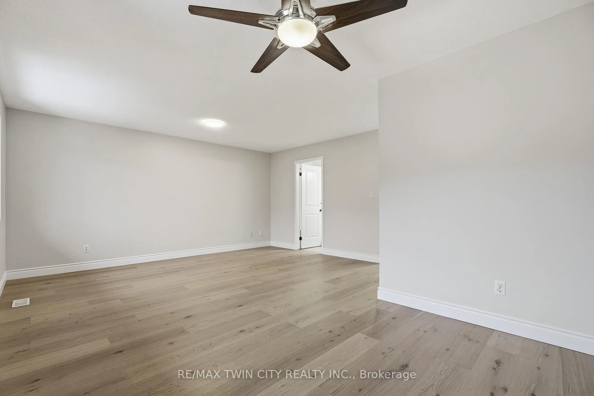 Photo 20 of 930 Zeller Crescent, Kitchener — HOMEH