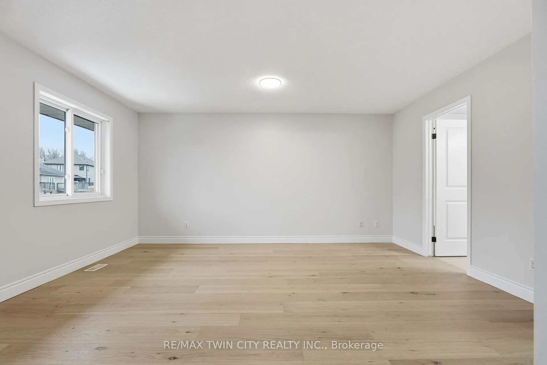 Photo 23 of 930 Zeller Crescent, Kitchener — HOMEH