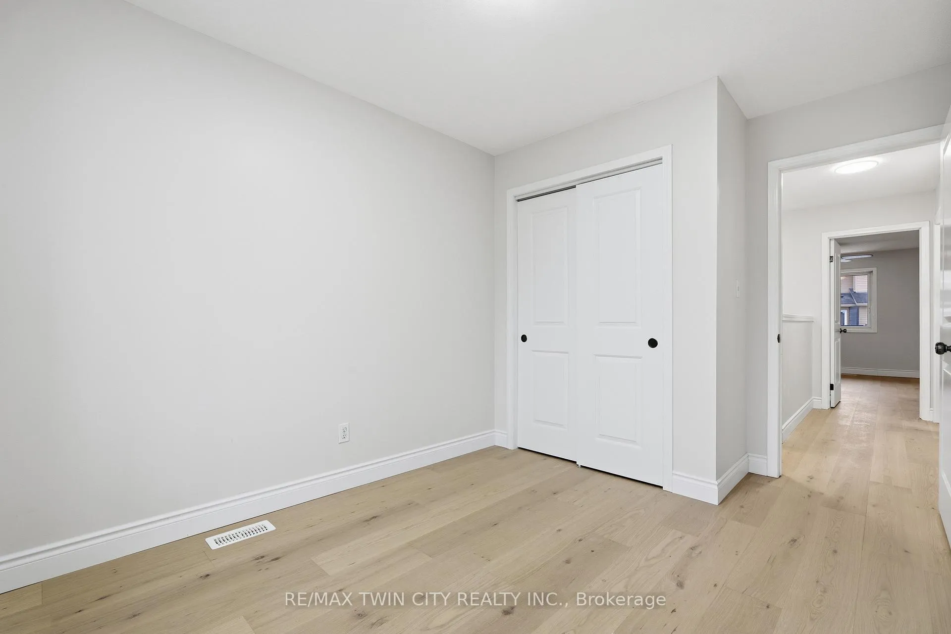 Photo 24 of 930 Zeller Crescent, Kitchener — HOMEH