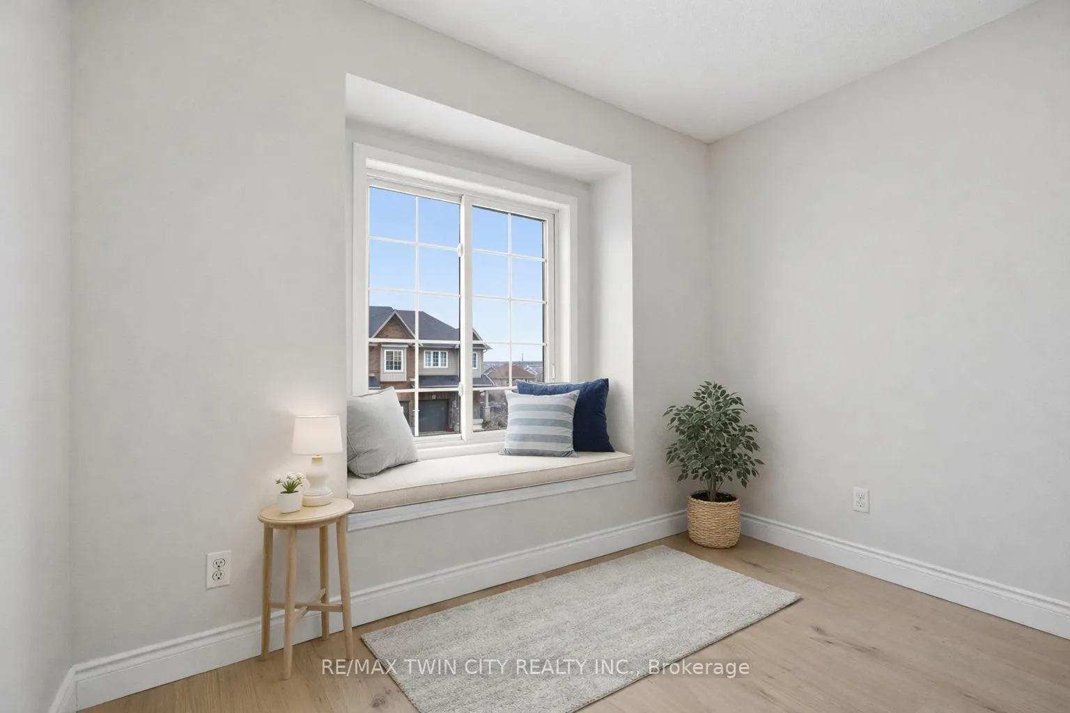Photo 25 of 930 Zeller Crescent, Kitchener — HOMEH