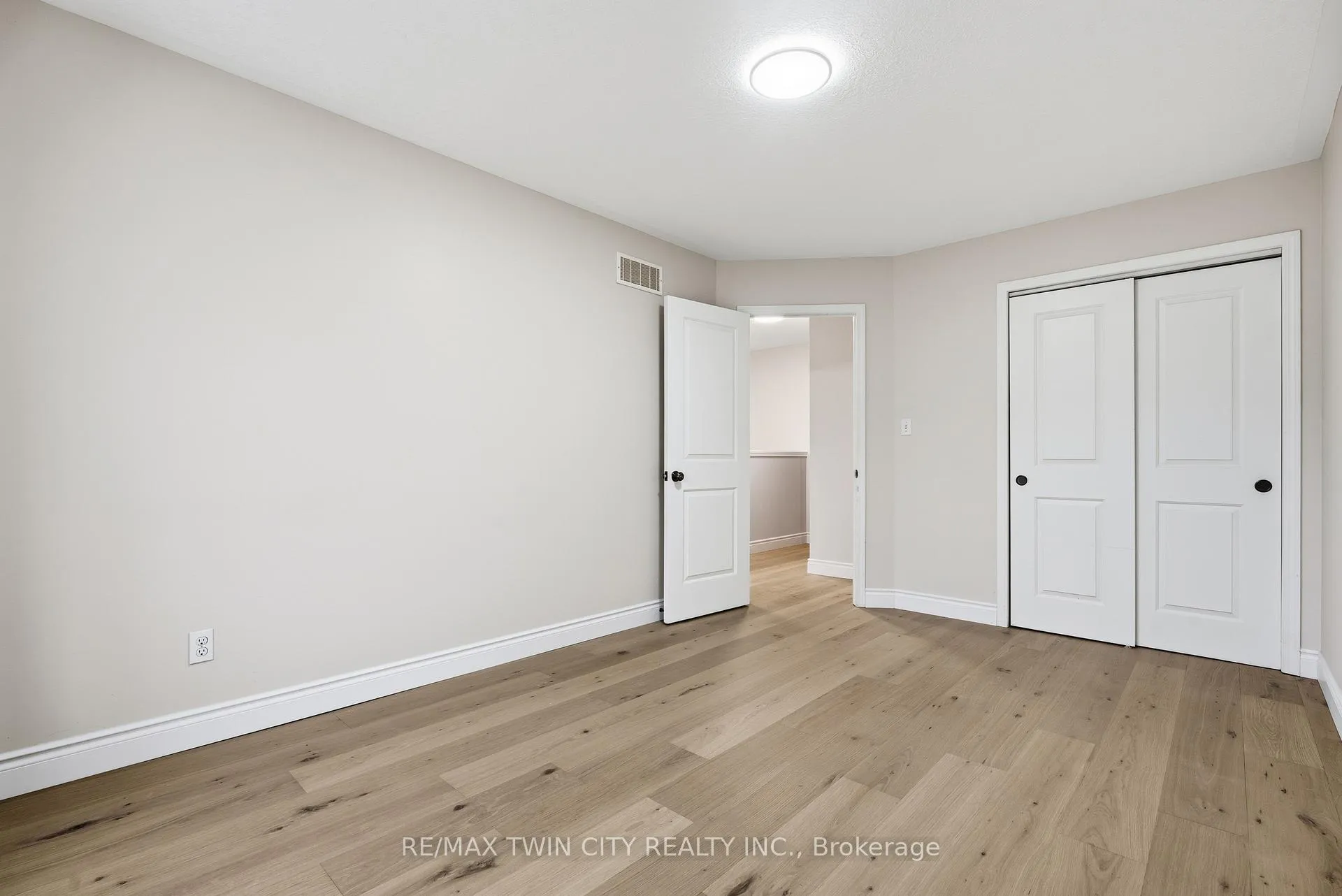 Photo 26 of 930 Zeller Crescent, Kitchener — HOMEH