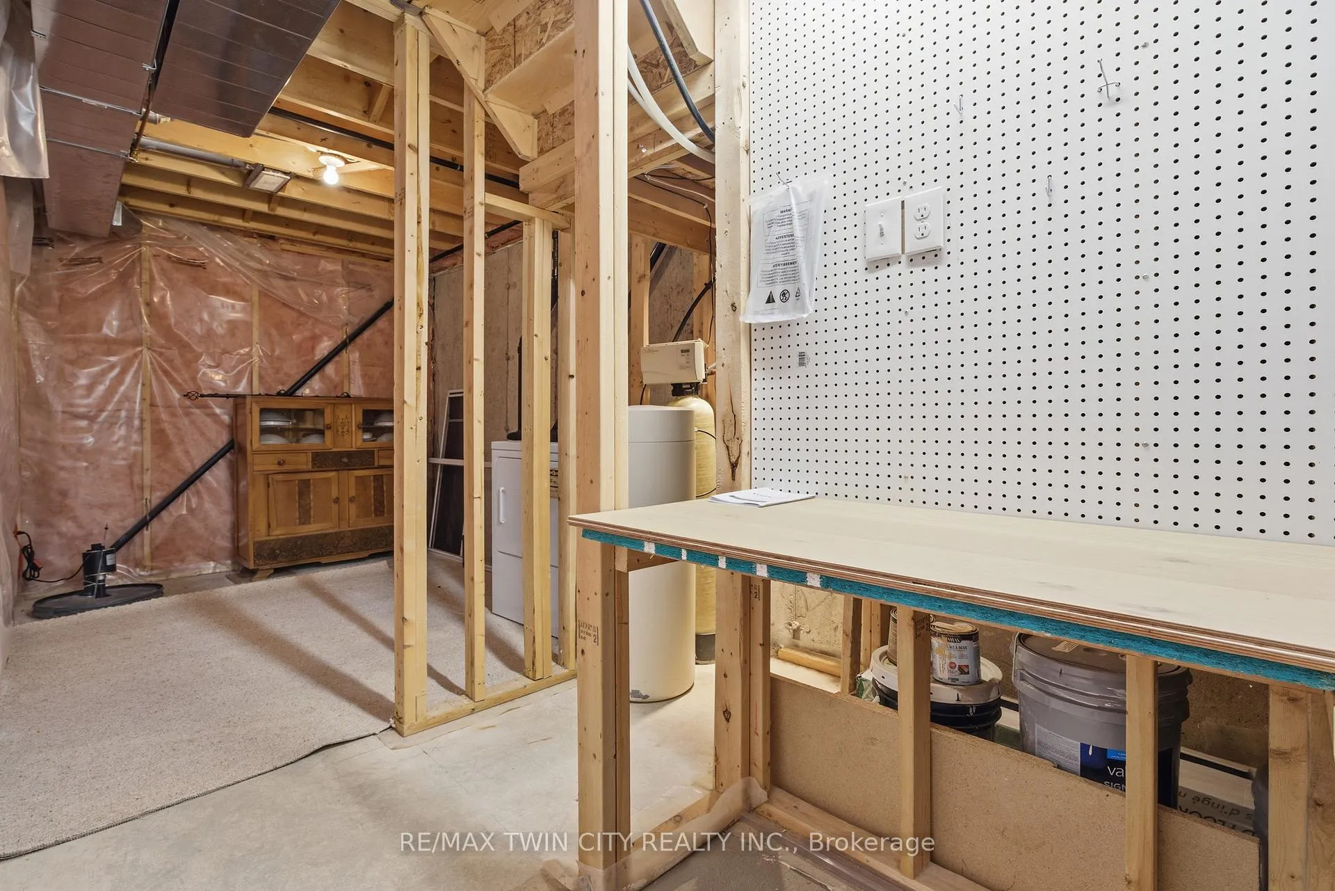Photo 28 of 930 Zeller Crescent, Kitchener — HOMEH