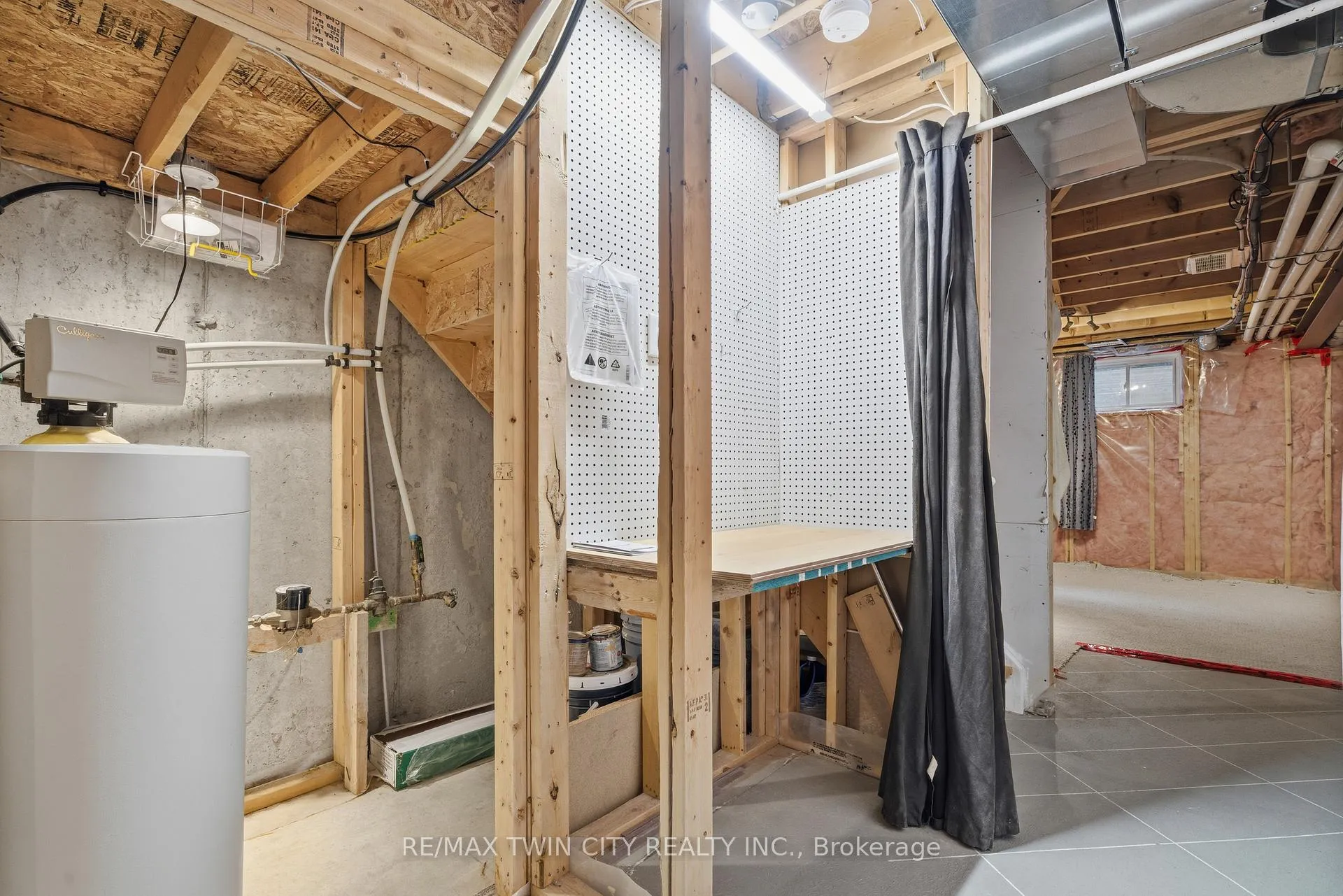 Photo 29 of 930 Zeller Crescent, Kitchener — HOMEH