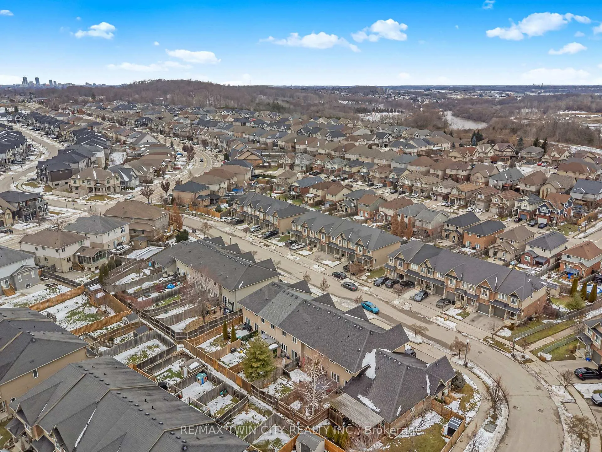 Photo 35 of 930 Zeller Crescent, Kitchener — HOMEH