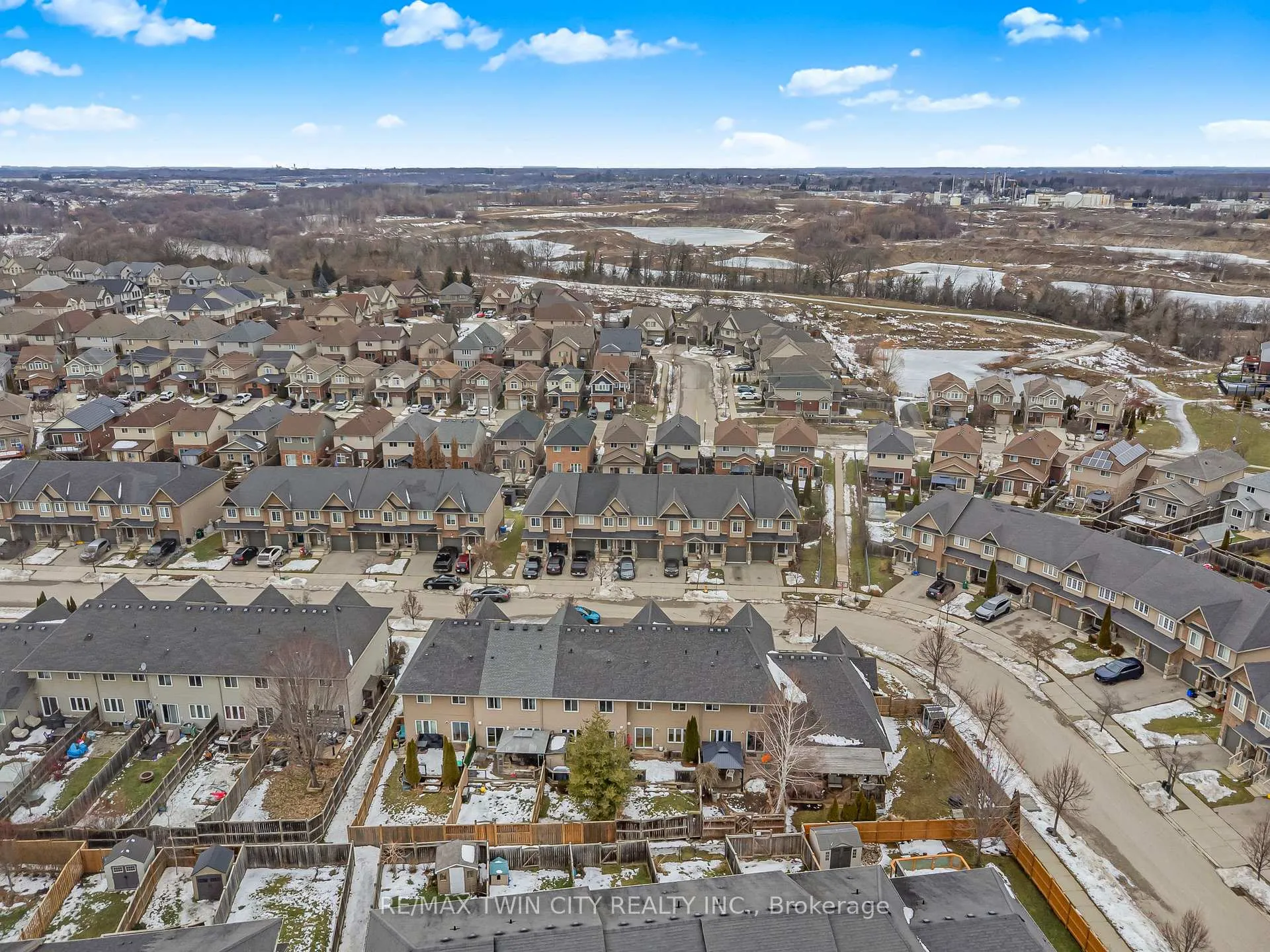 Photo 36 of 930 Zeller Crescent, Kitchener — HOMEH