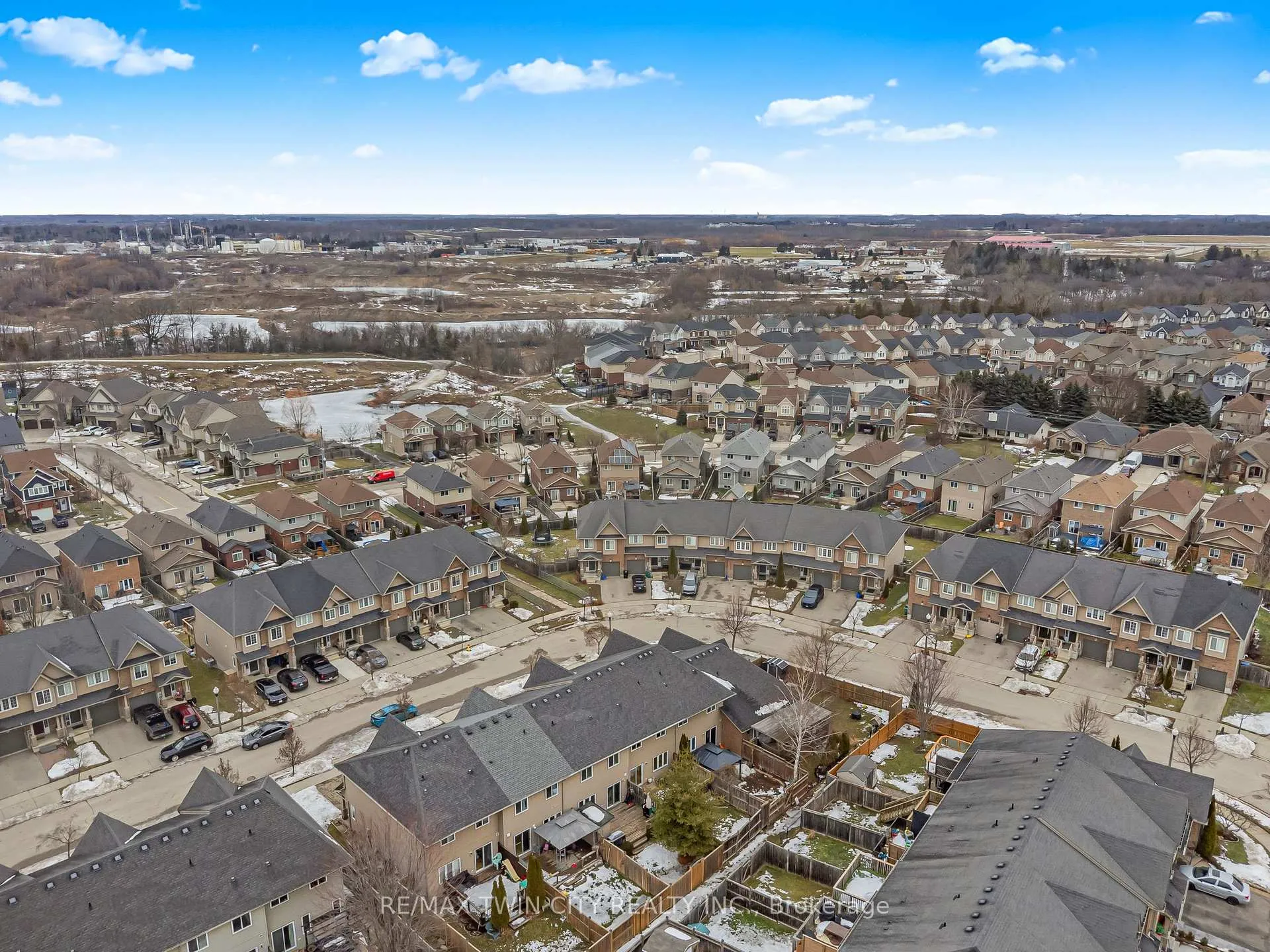 Photo 37 of 930 Zeller Crescent, Kitchener — HOMEH