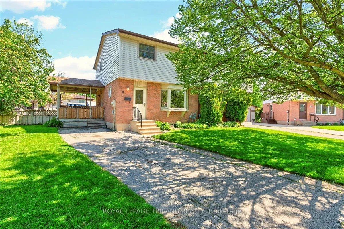 Photo 2 of 9 Parcreek Place, Strathroy-Caradoc, NW — HOMEH