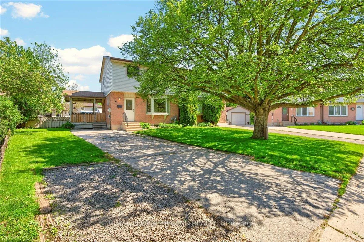 Photo 3 of 9 Parcreek Place, Strathroy-Caradoc, NW — HOMEH